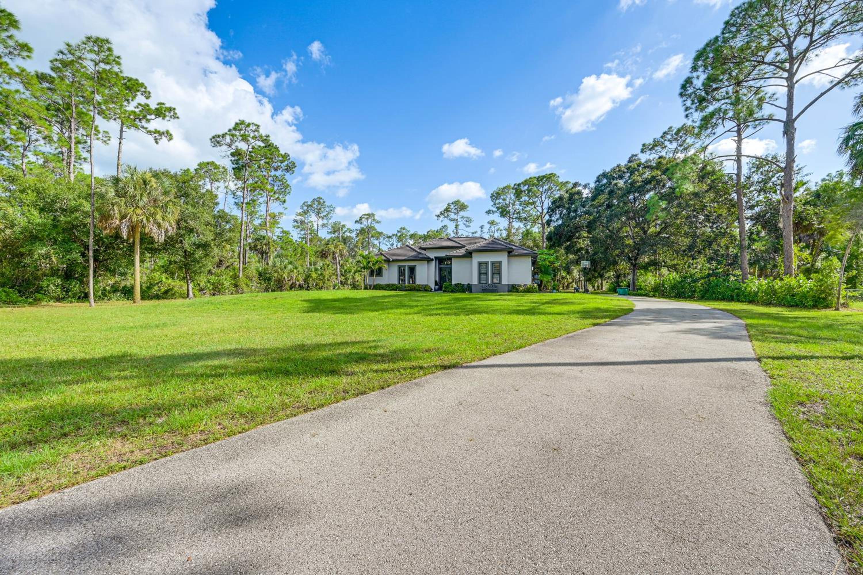 Serene, Pet-Friendly Naples Home by Golf and Beaches