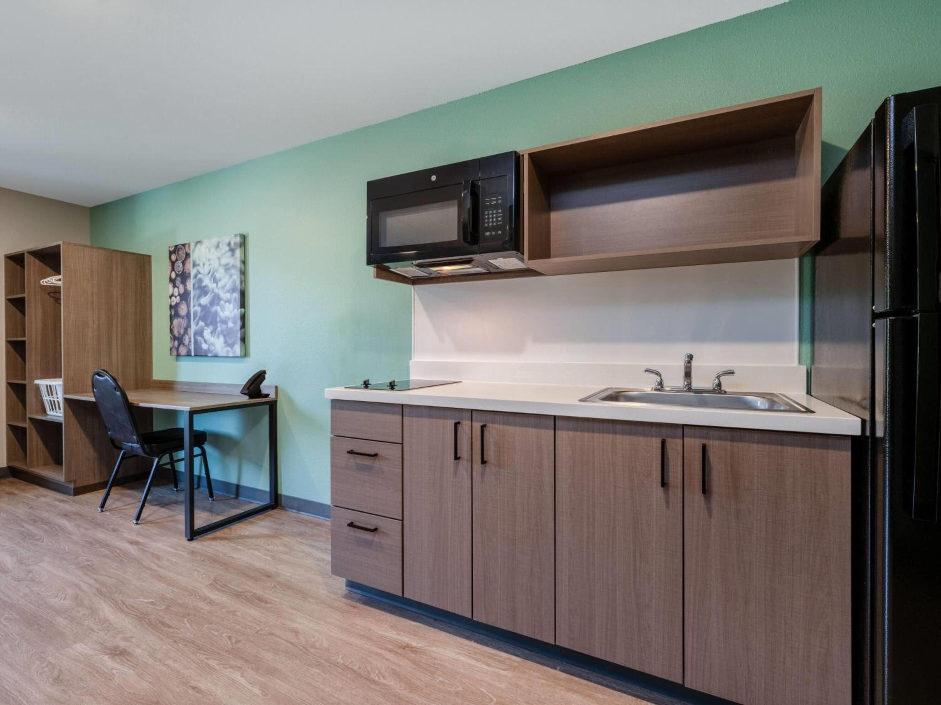 ECHO Suites Extended Stay by Wyndham Springfield Airport PLZ