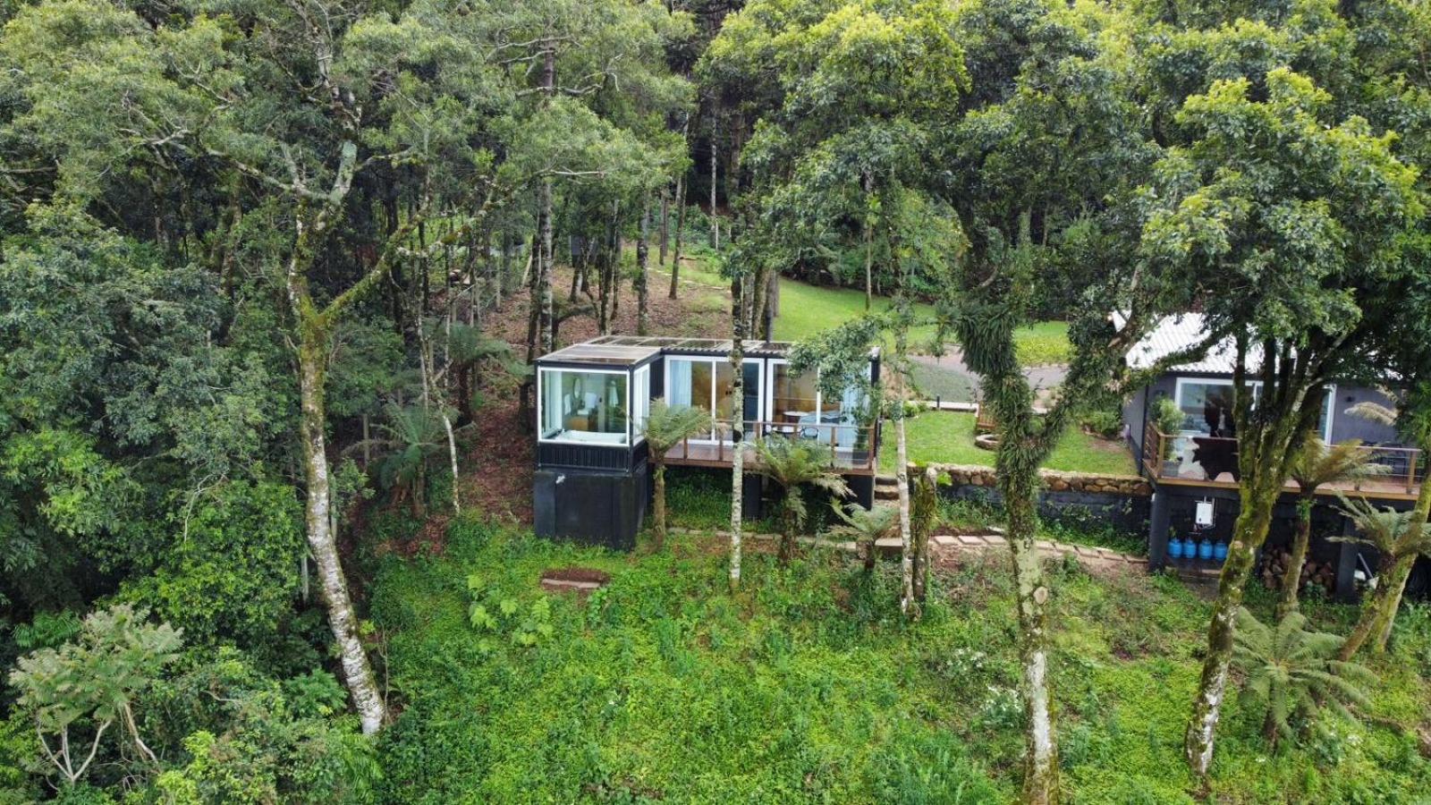 Hospede-se em um container ao lado de Gramado - RS