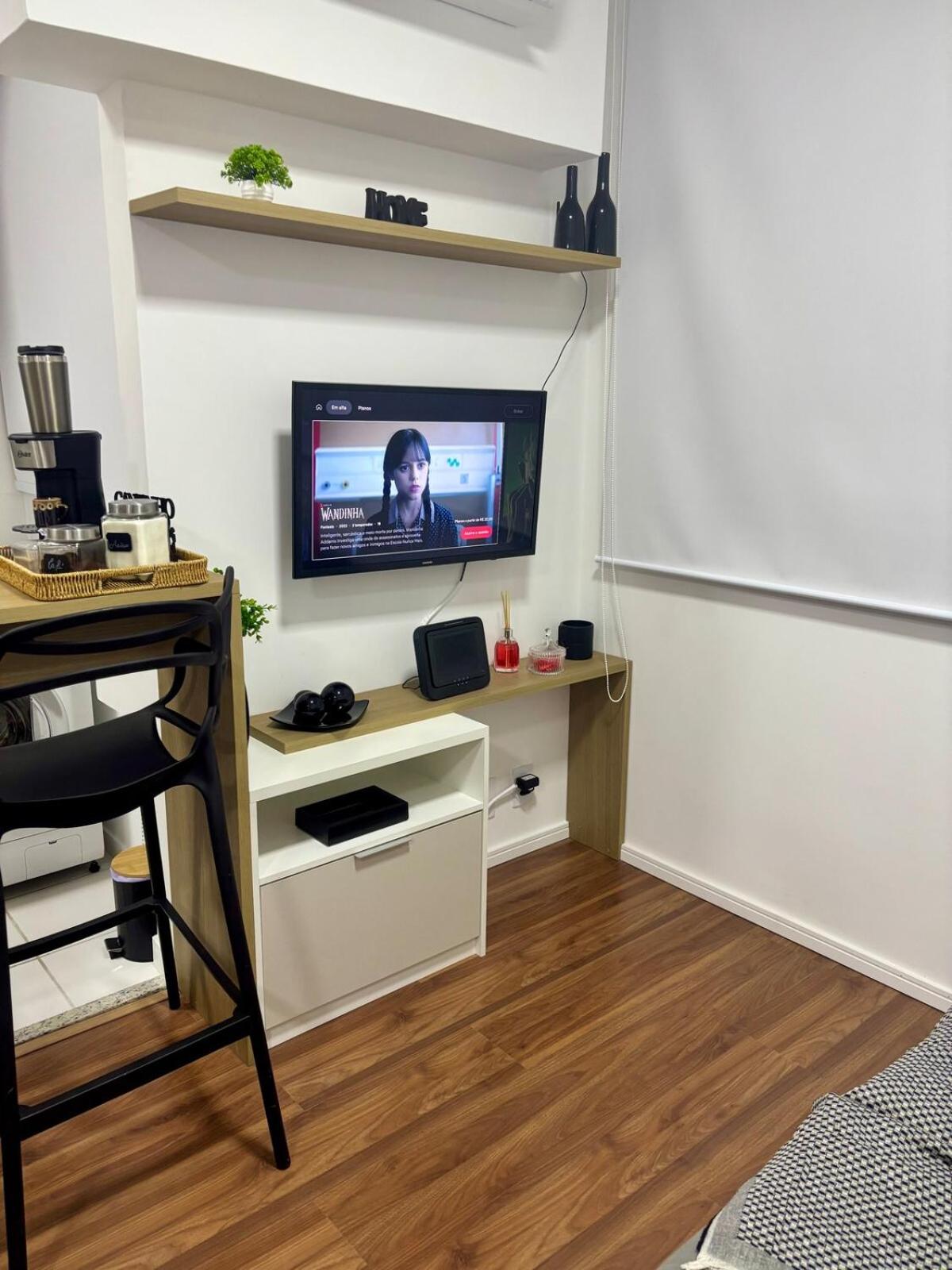 Studio Home Office Completo Cama Queen e Ar Condicionado Vista Panorâmica