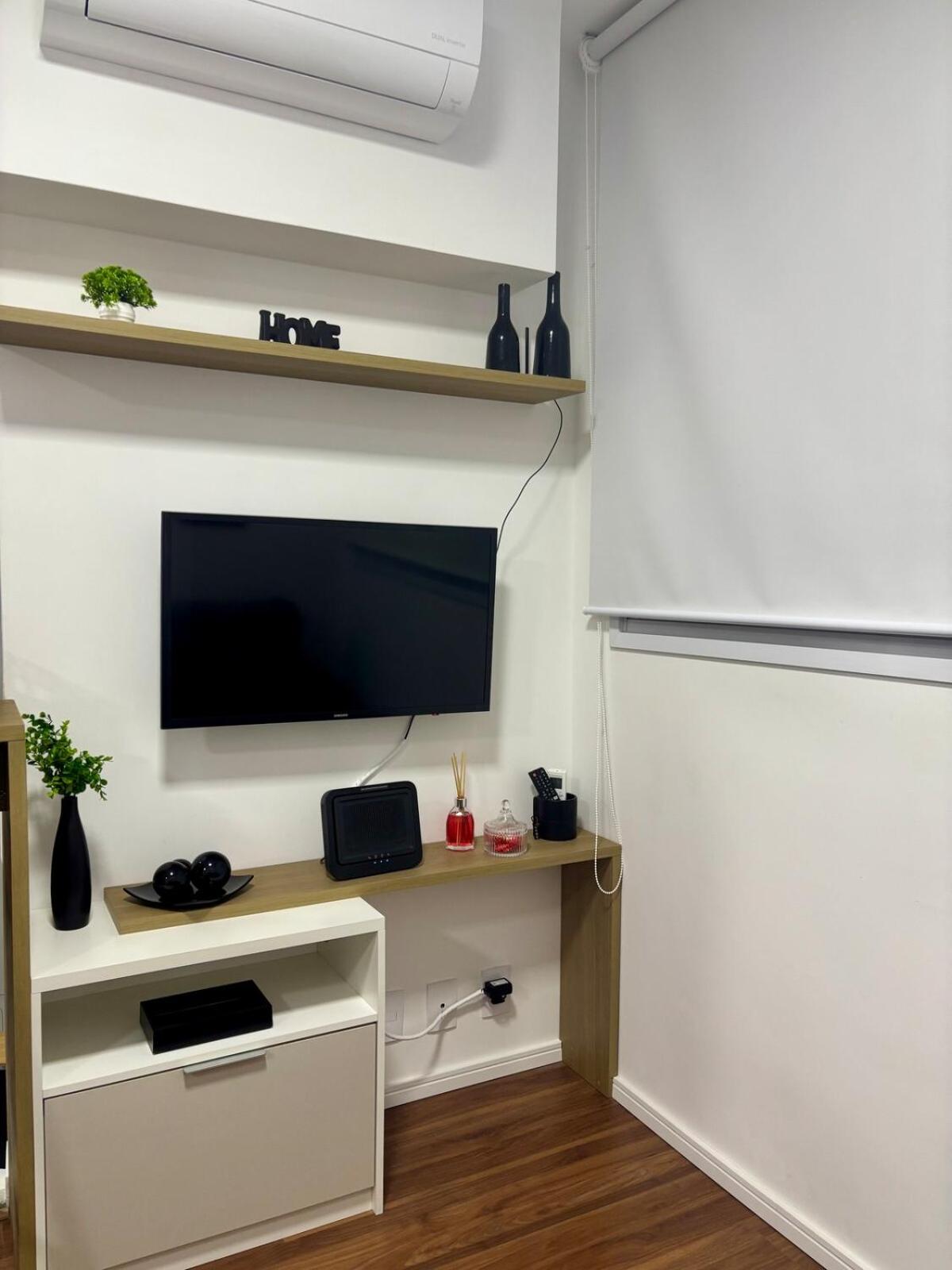 Studio Home Office Completo Cama Queen e Ar Condicionado Vista Panorâmica