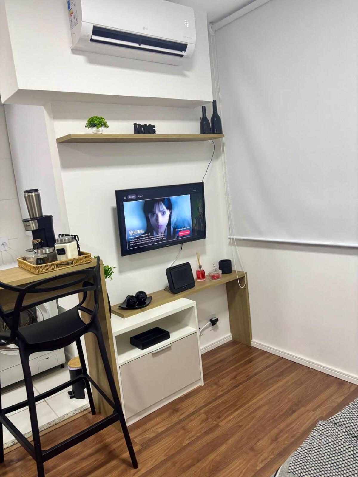 Studio Home Office Completo Cama Queen e Ar Condicionado Vista Panorâmica