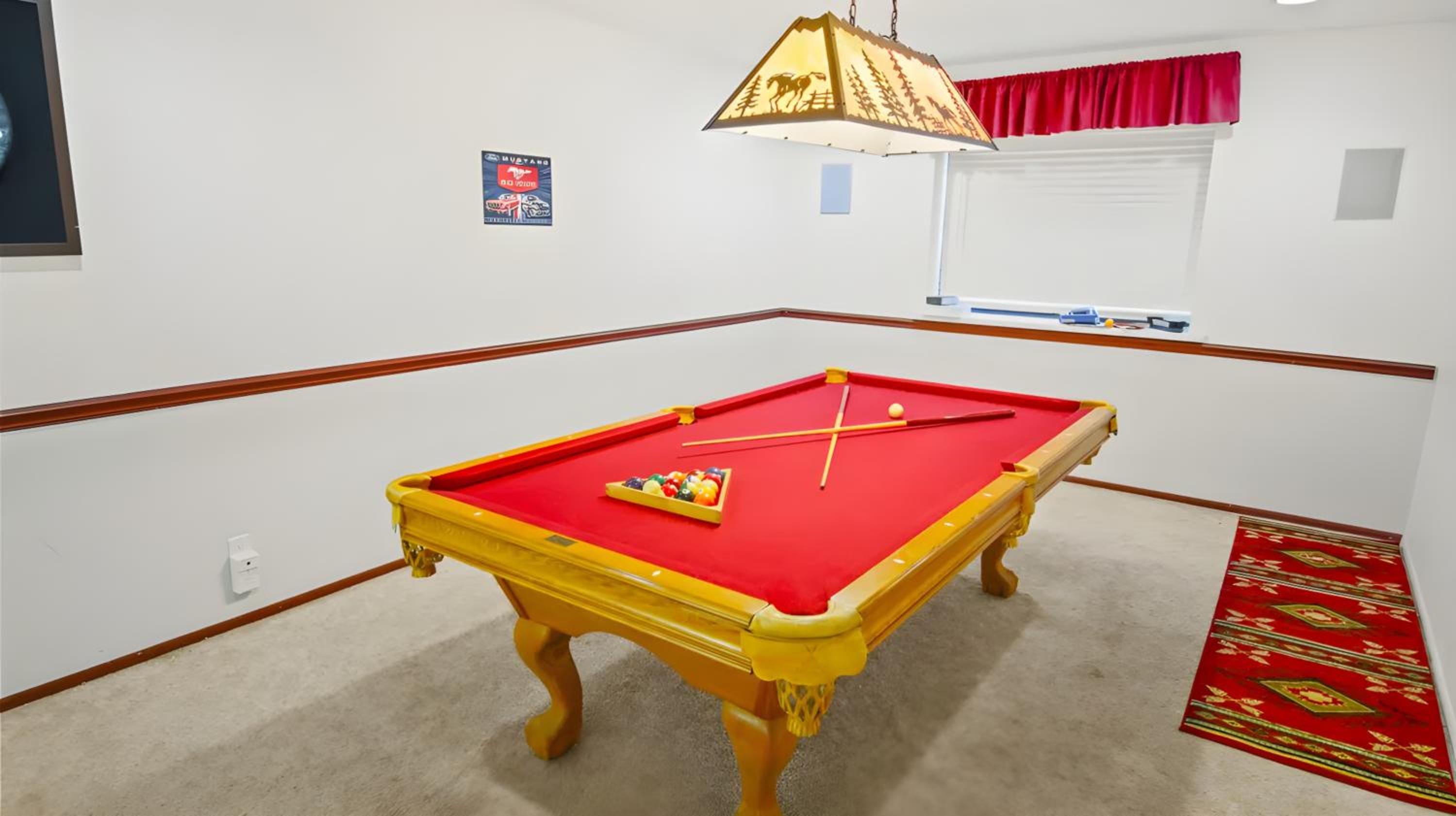 Moonridge Ski & Zoo Chalet With Hot Tub retreat