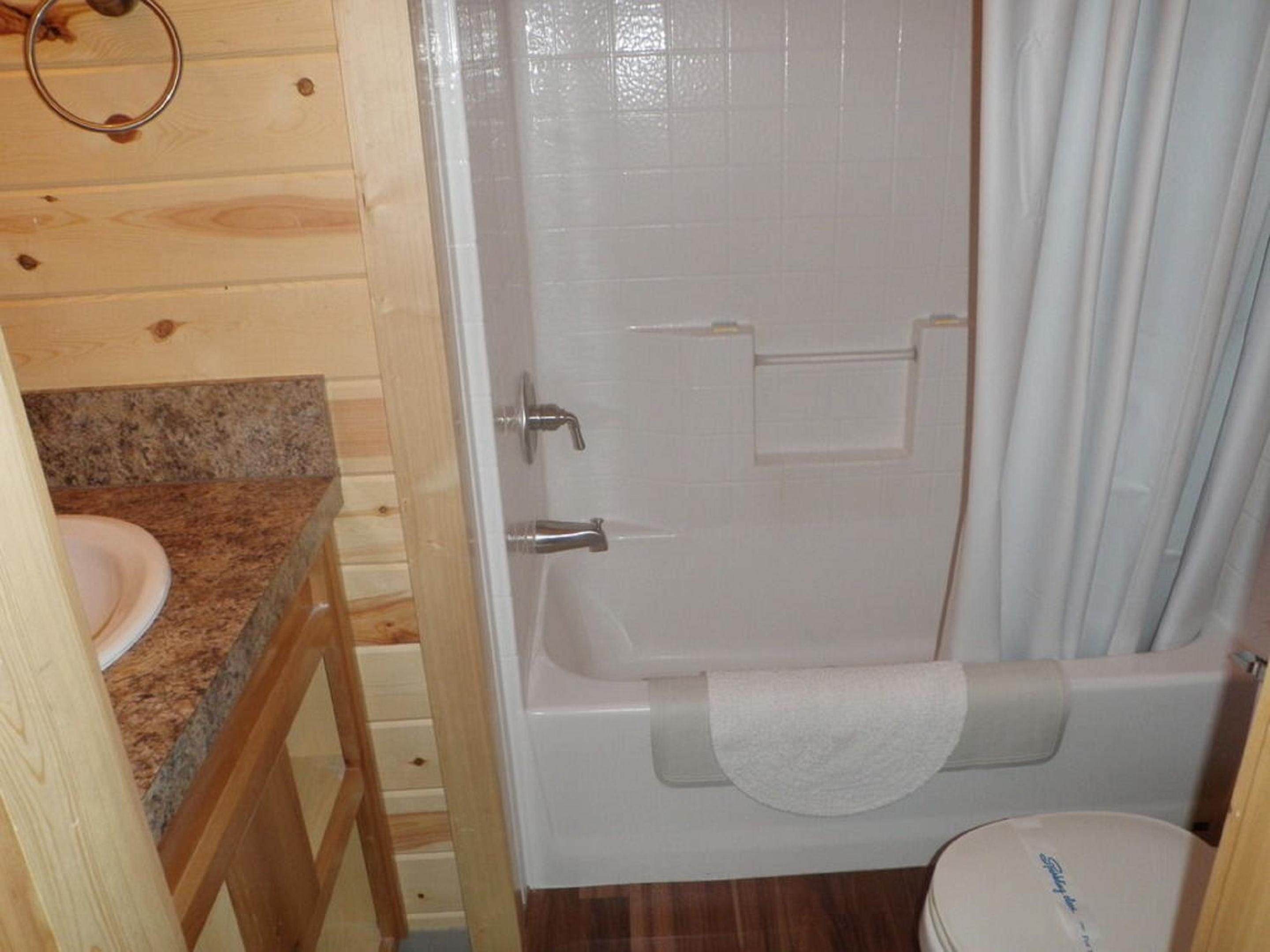 Seaside Camping Resort Cottage 9