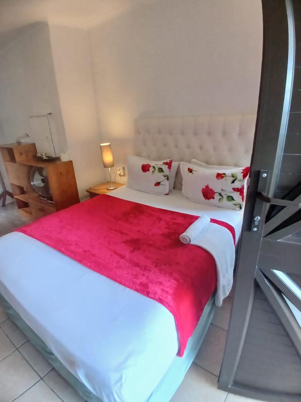 Neo & Ruks Guest Houses Boston Belleville 3