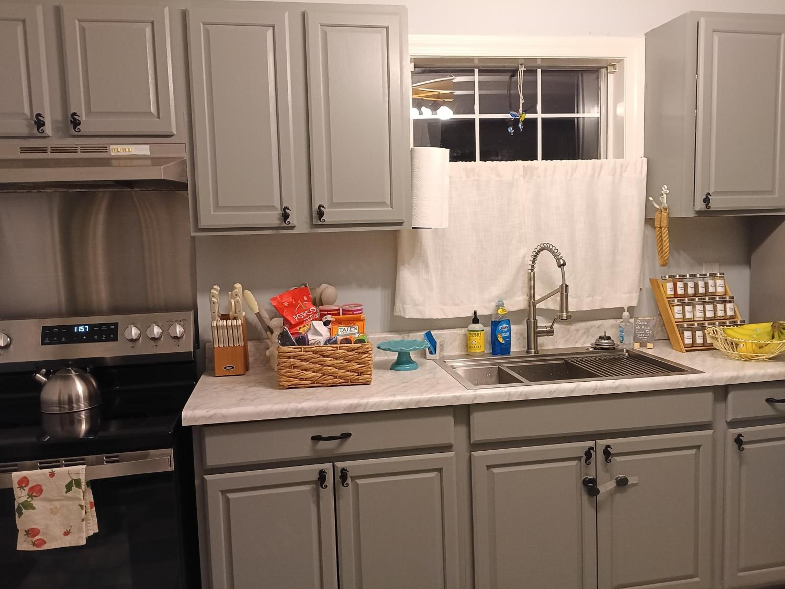 The Lemon Zest Cottage Paws Welcome