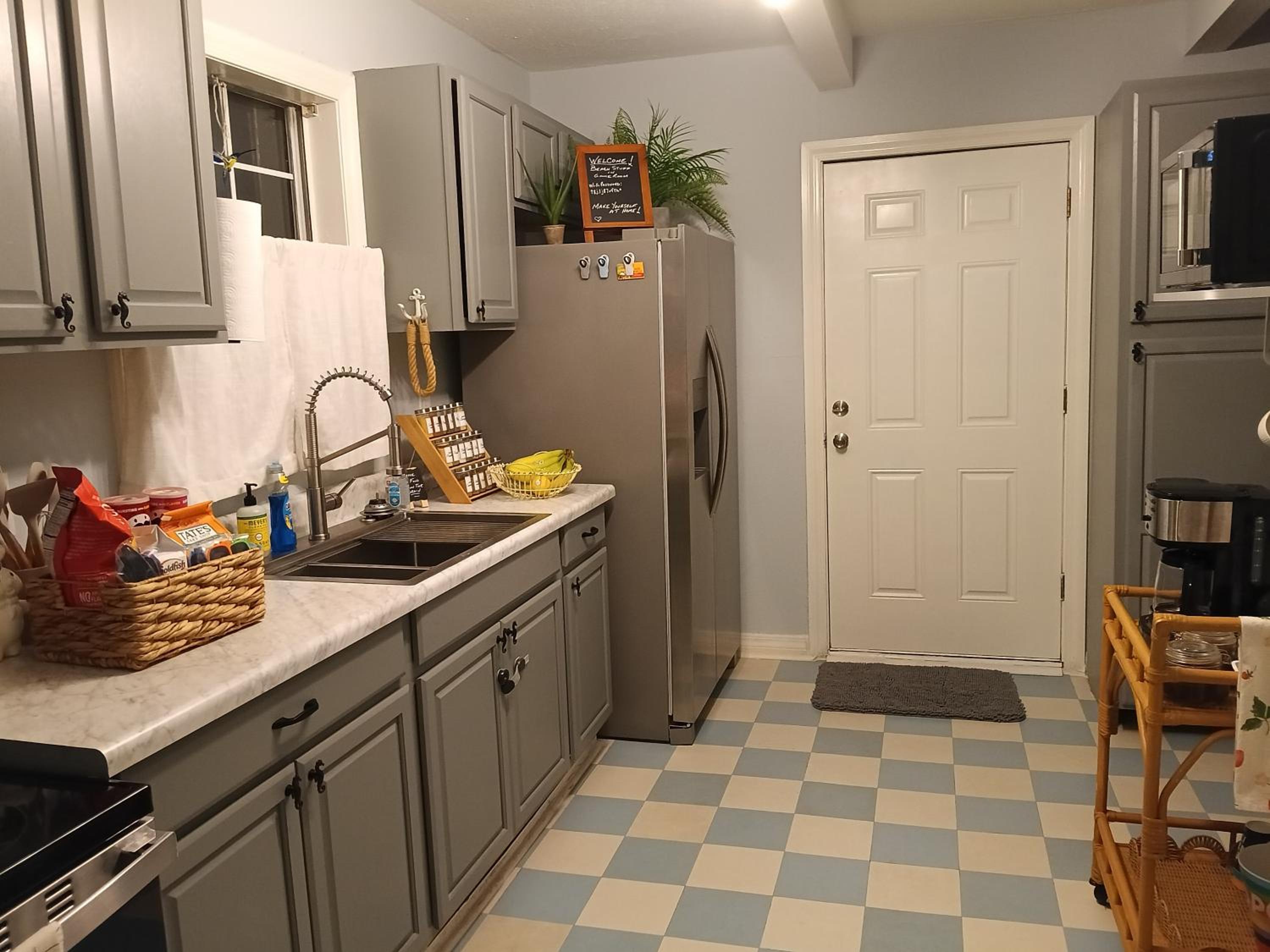 The Lemon Zest Cottage Paws Welcome