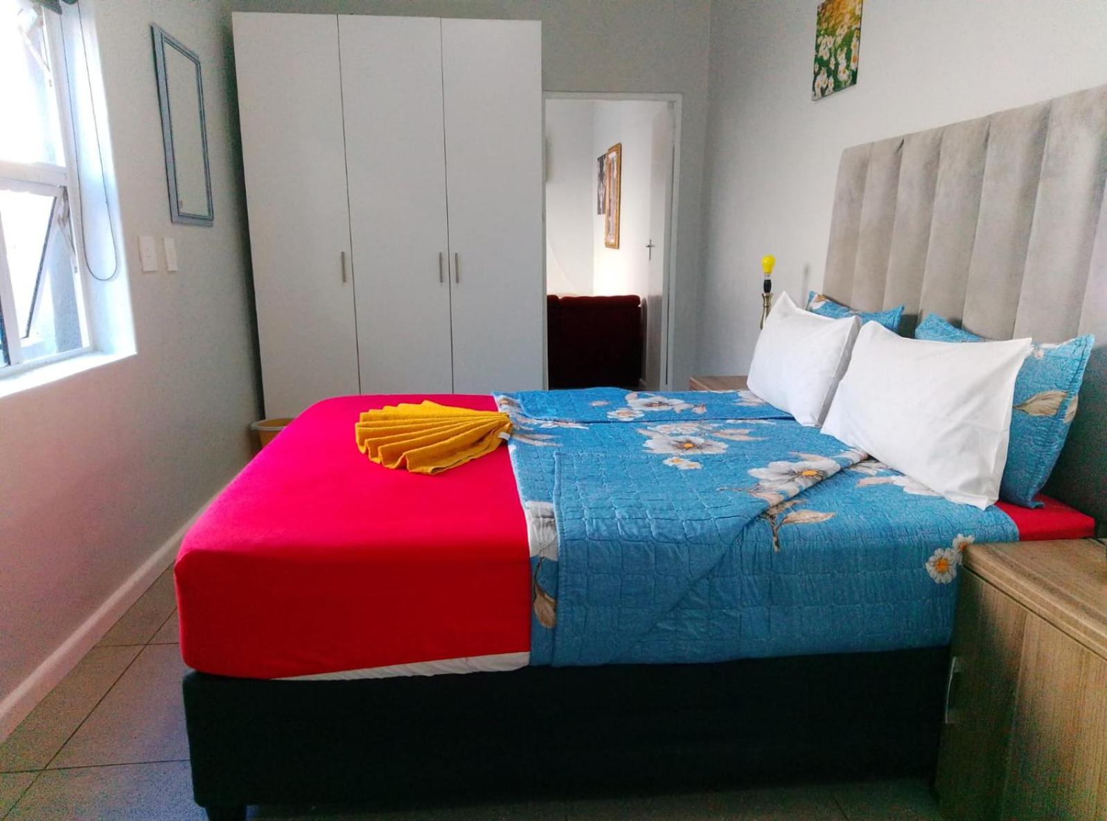 Neo & Ruks Guest Houses Boston Belleville 3