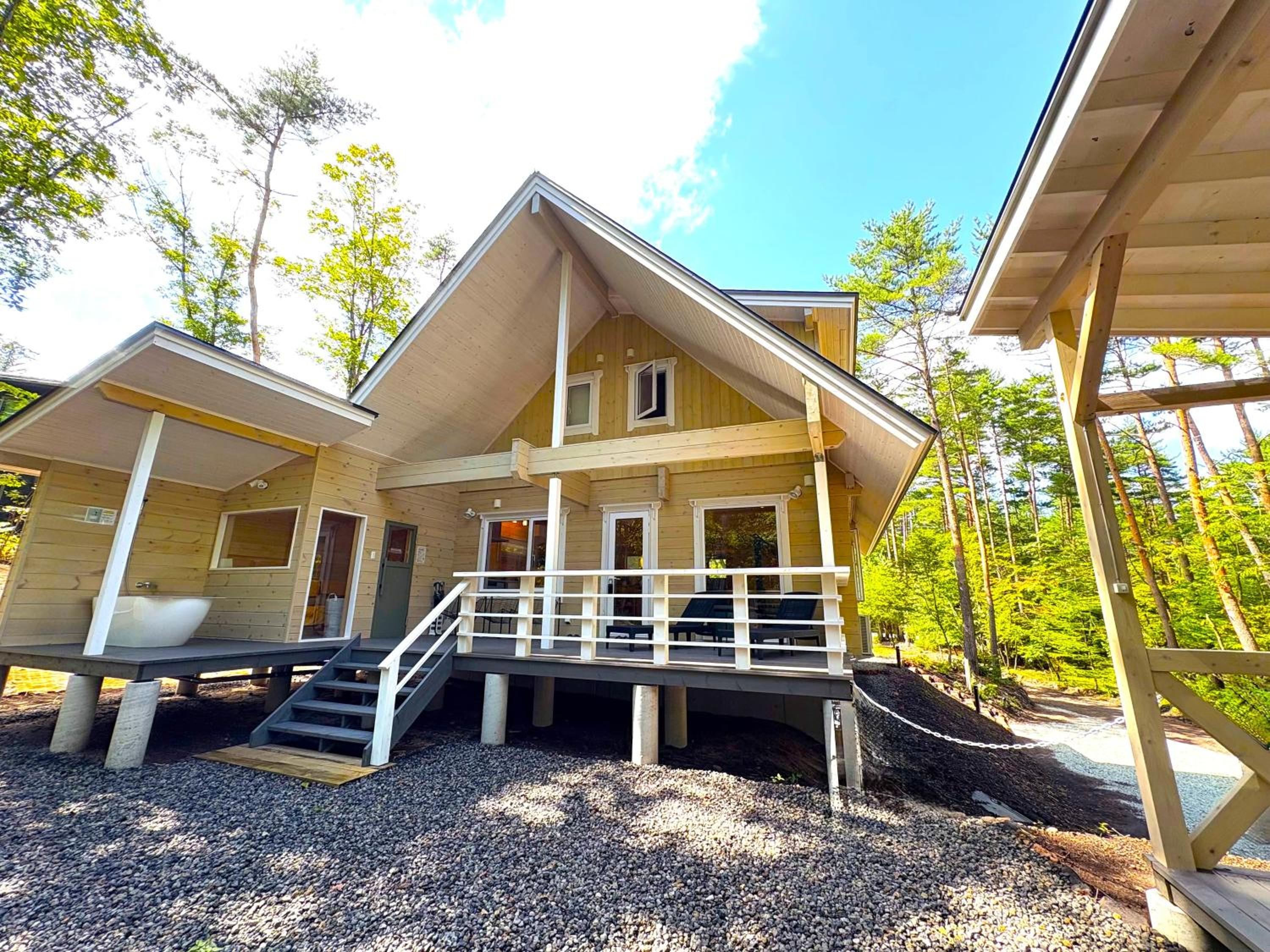 Second House kukka