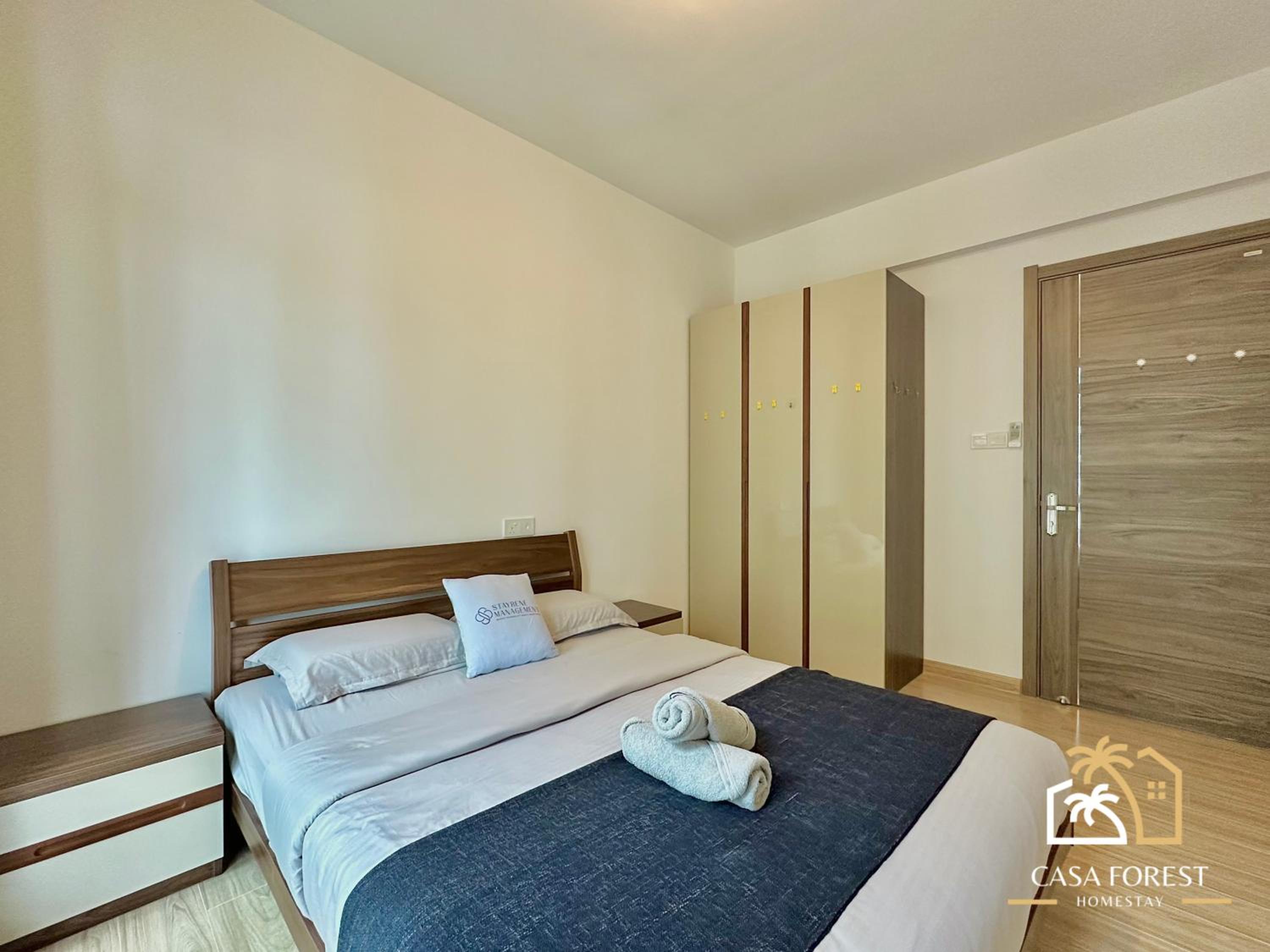 Casa Forest Modern Suites at Forest City JB