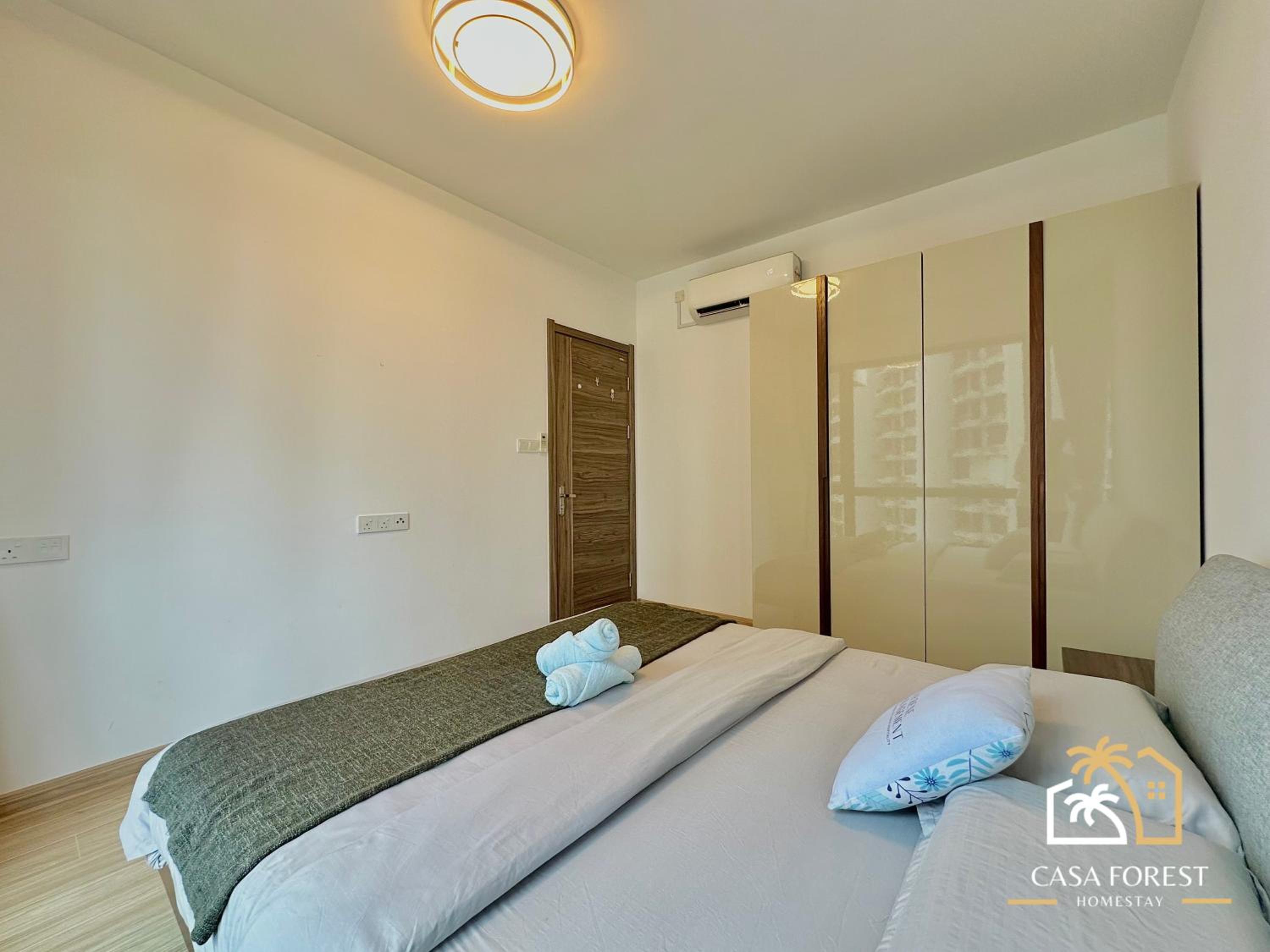 Casa Forest Modern Suites at Forest City JB