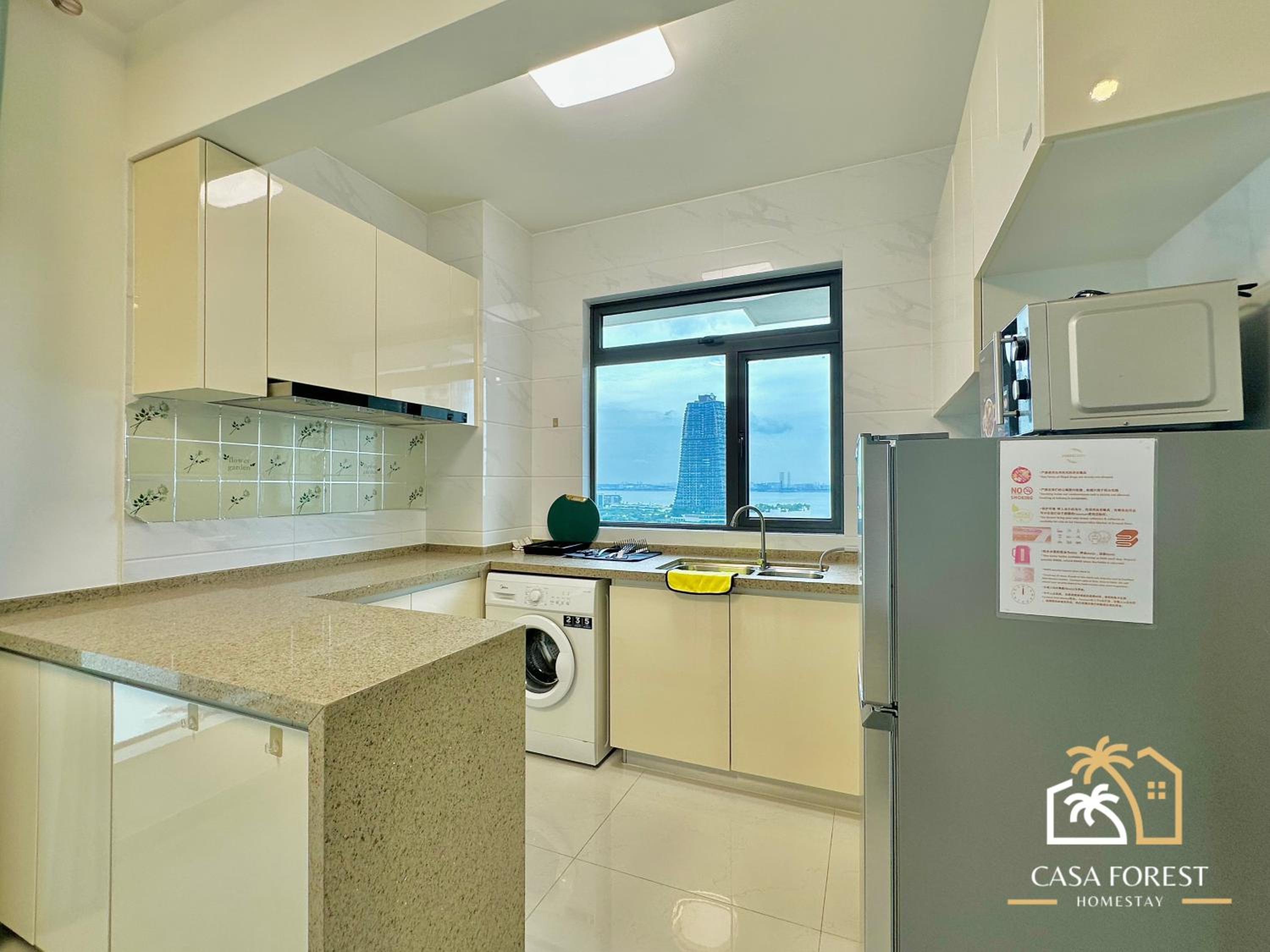 Casa Forest Modern Suites at Forest City JB