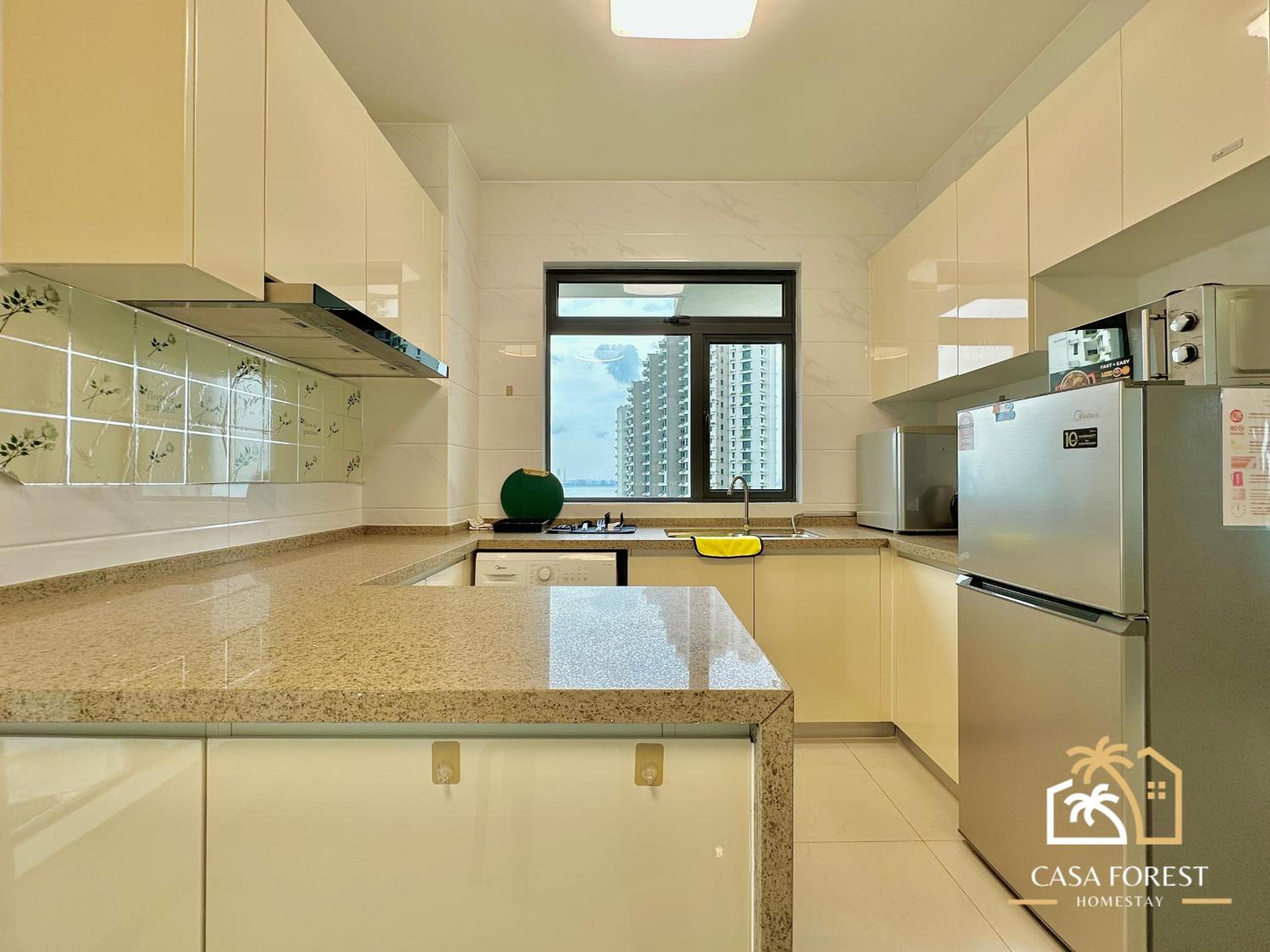 Casa Forest Modern Suites at Forest City JB
