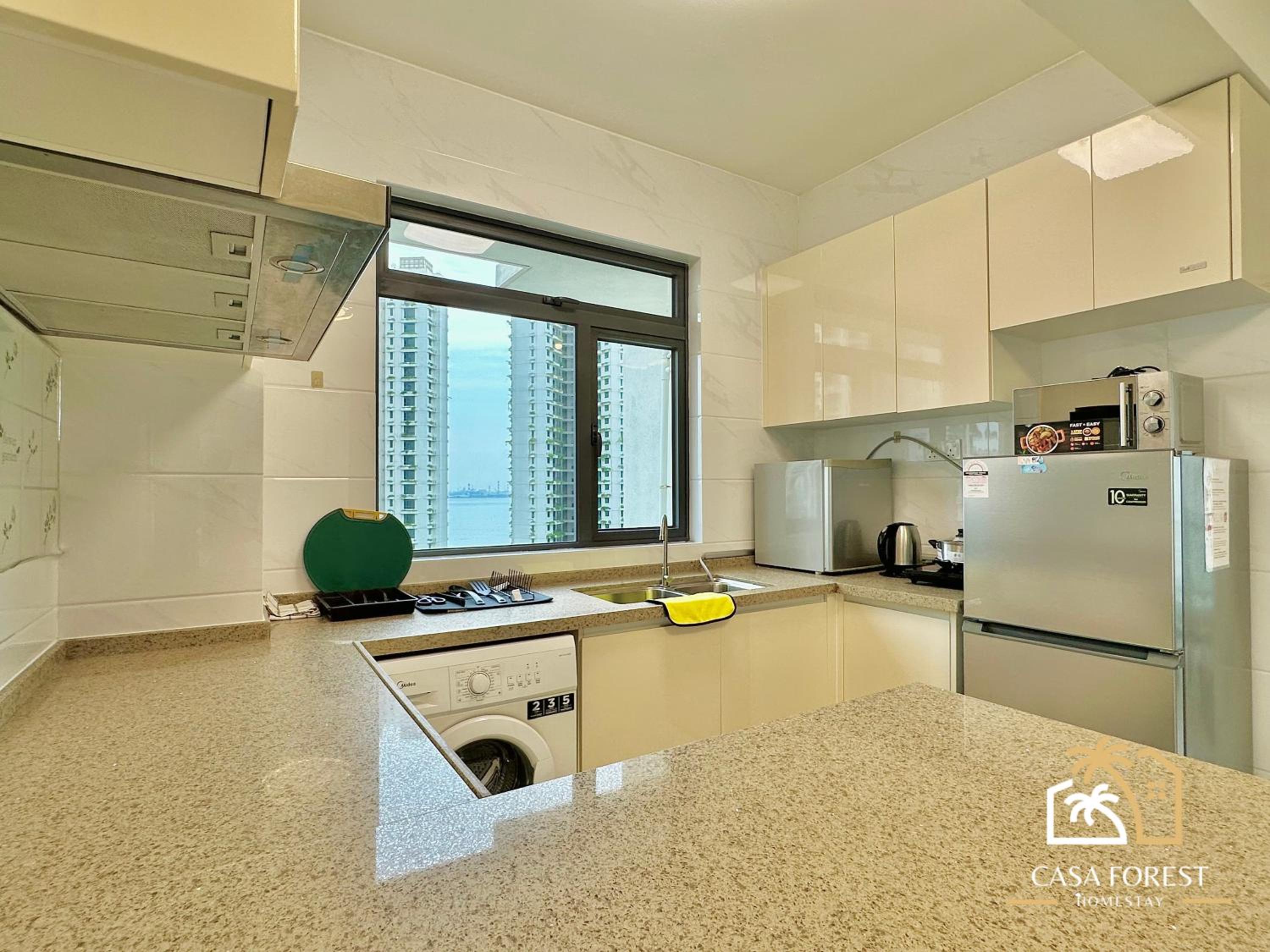 Casa Forest Modern Suites at Forest City JB