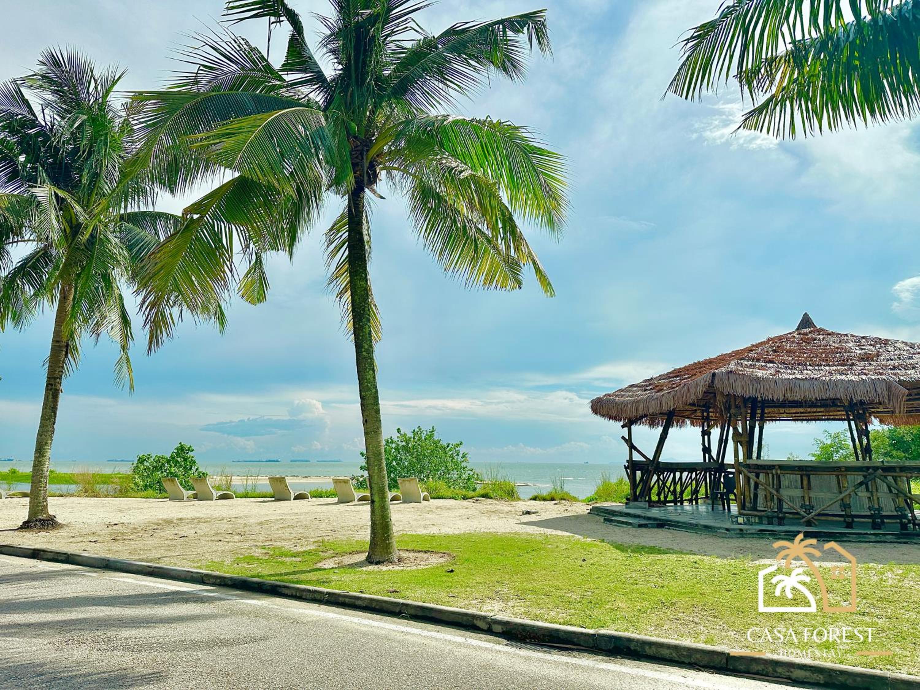 Casa Forest Modern Suites at Forest City JB