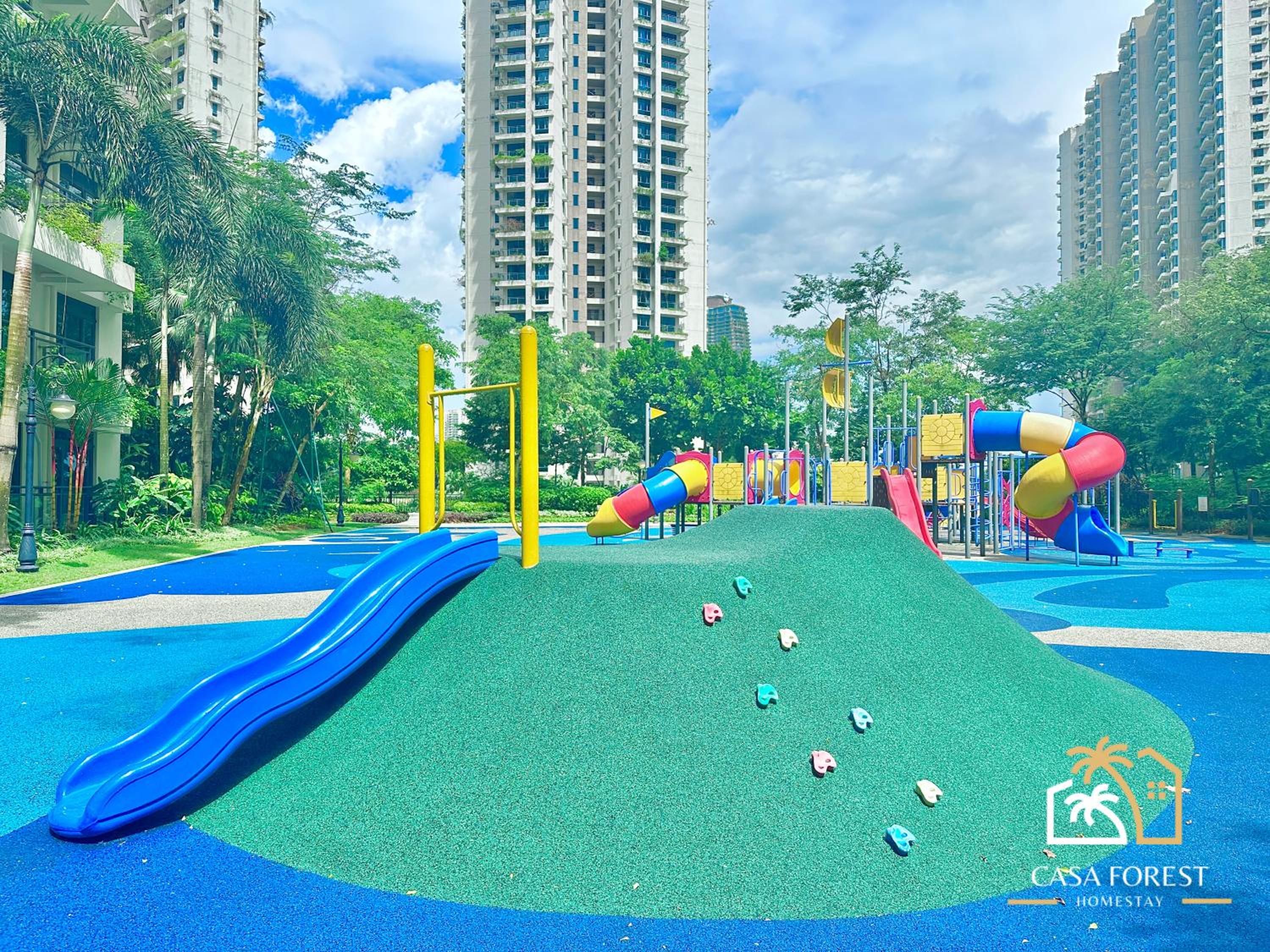 Casa Forest Modern Suites at Forest City JB