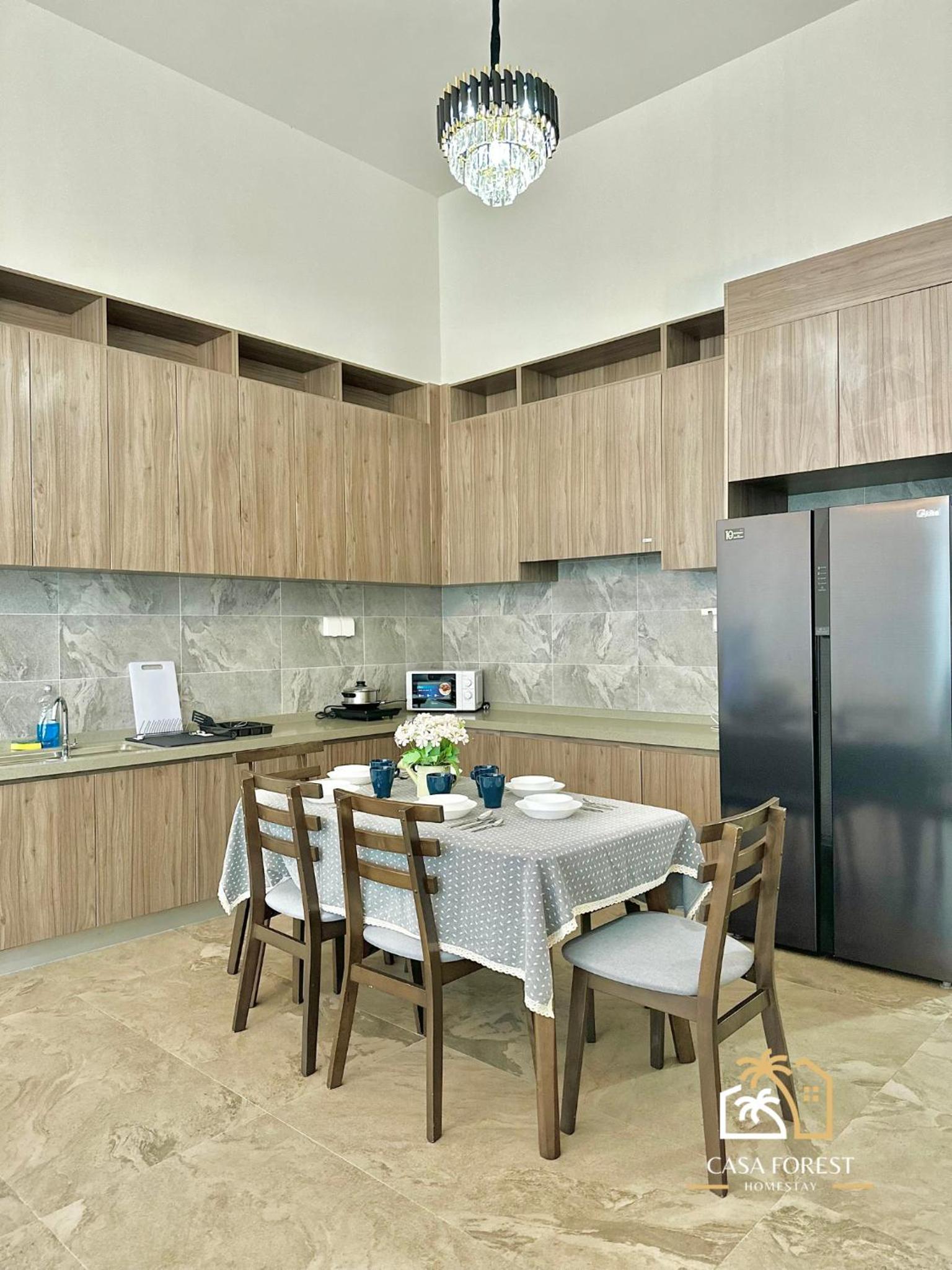 Casa Forest Modern Suites at Forest City JB
