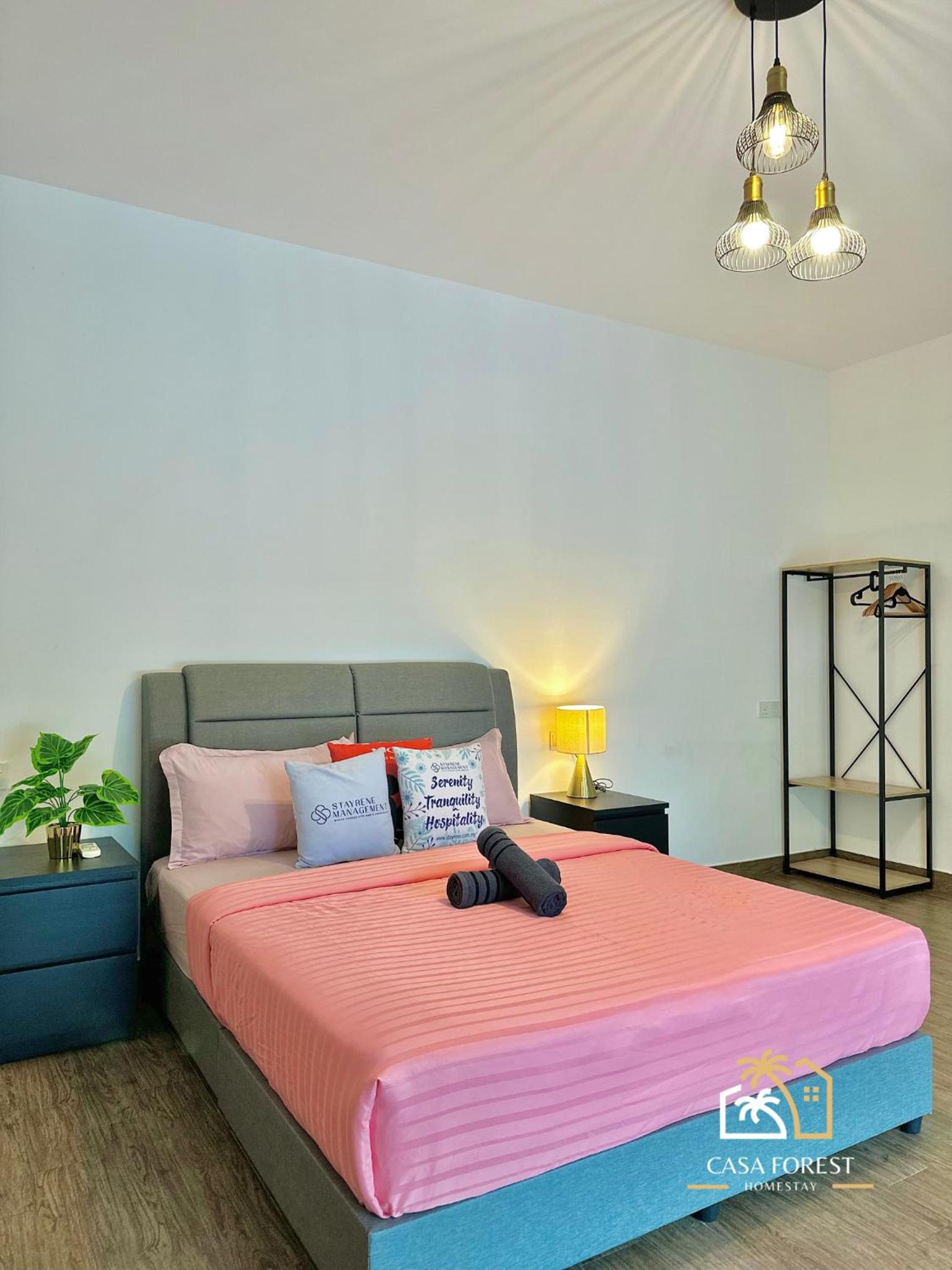 Casa Forest Modern Suites at Forest City JB