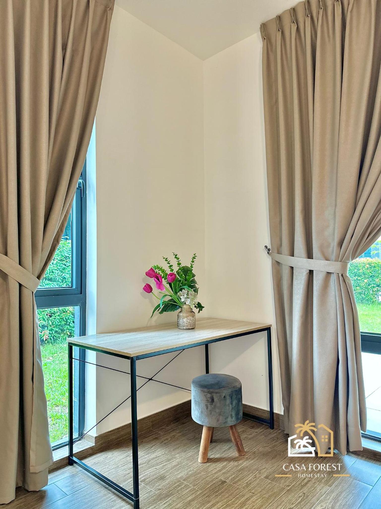 Casa Forest Modern Suites at Forest City JB