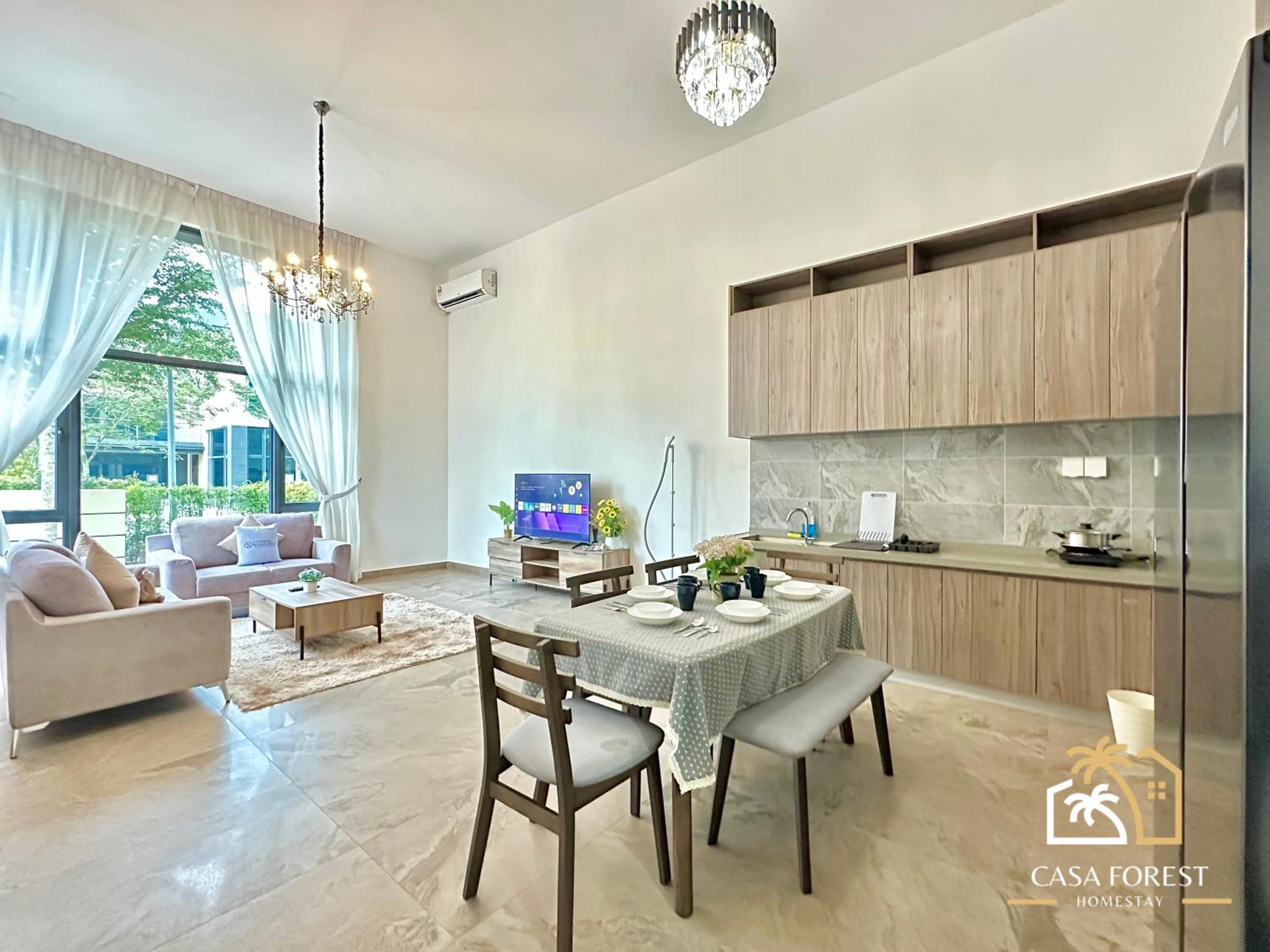 Casa Forest Modern Suites at Forest City JB