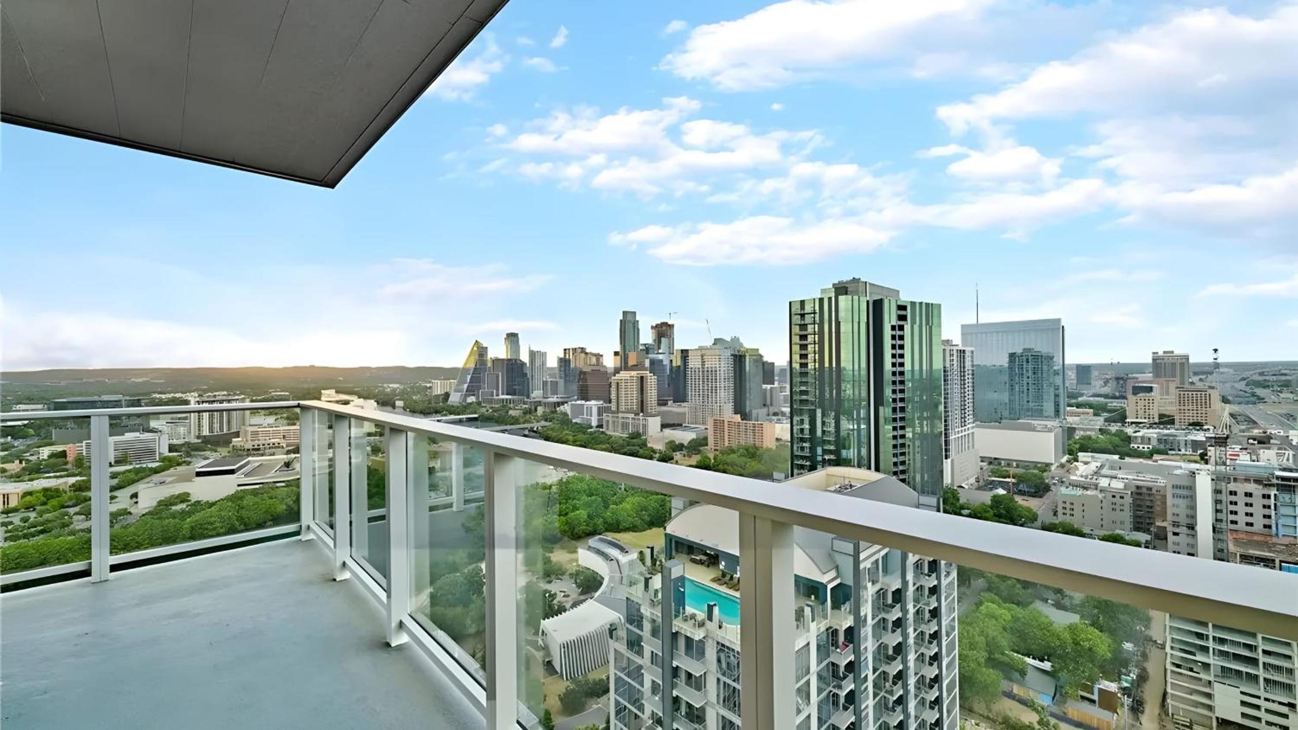 2 Luxury Condos 1 Block from Rainey St New High Rise w Rooftop Pool Gym