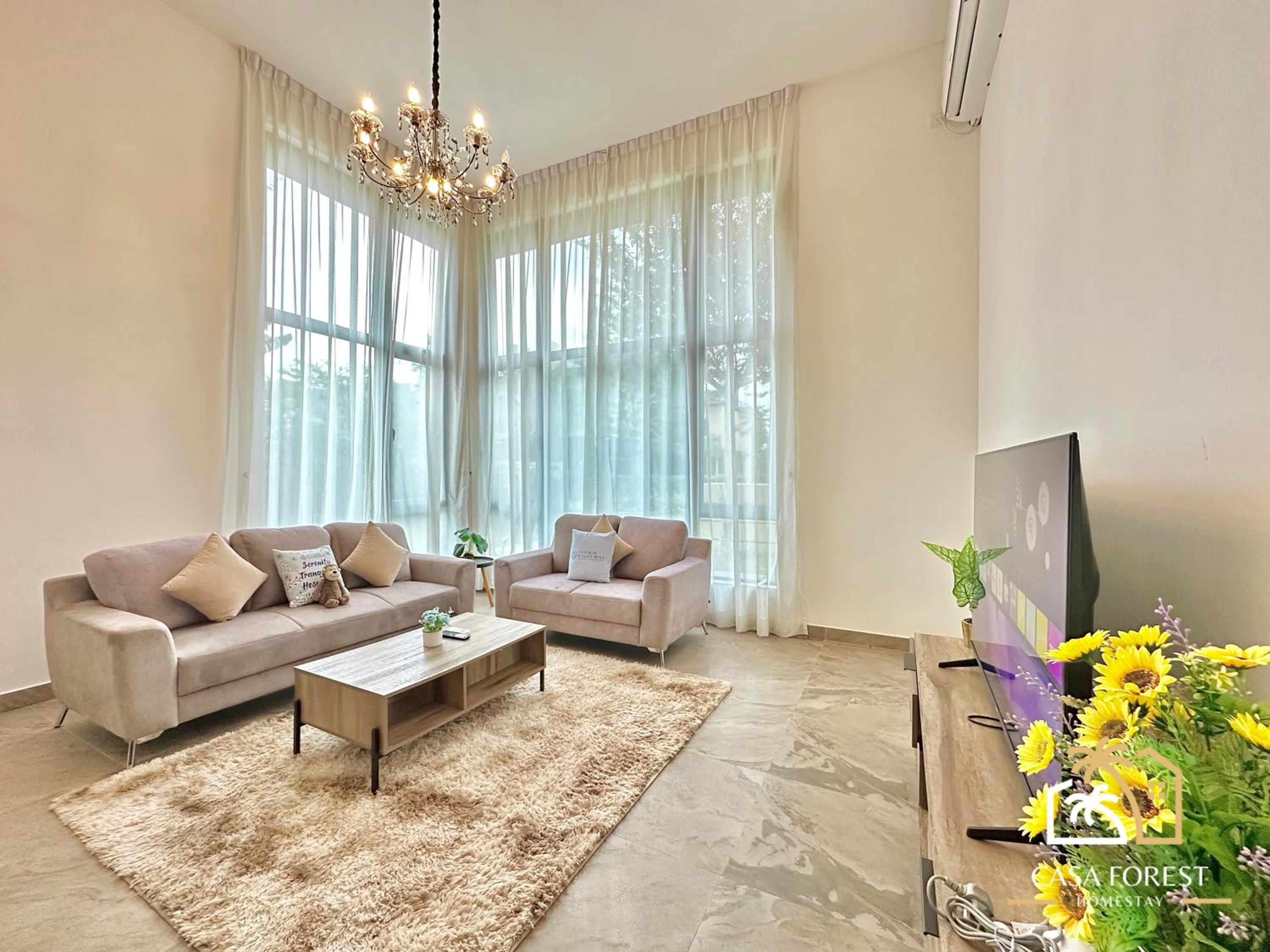 Casa Forest Modern Suites at Forest City JB