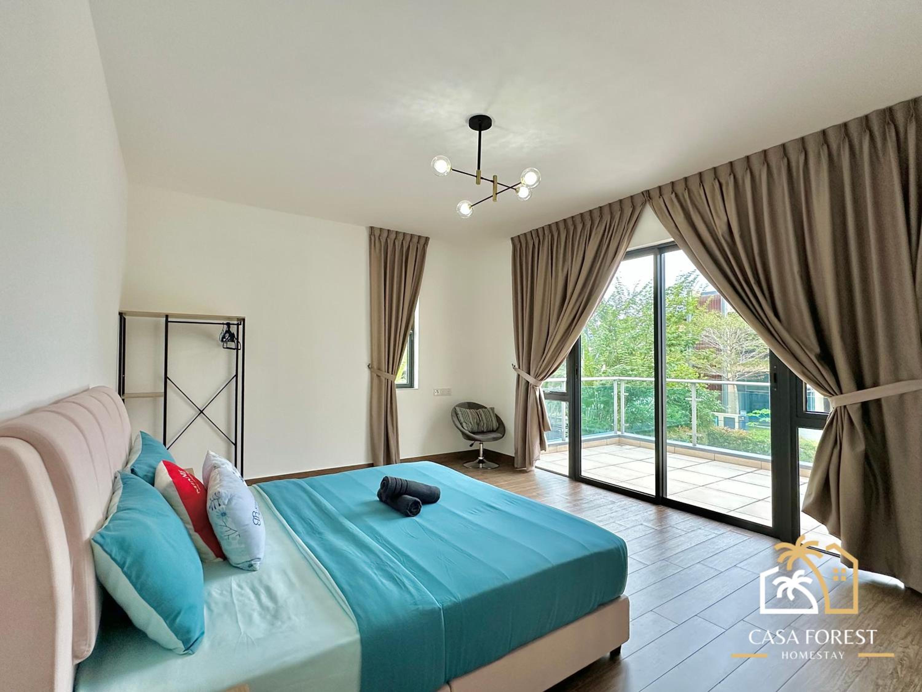 Casa Forest Modern Suites at Forest City JB