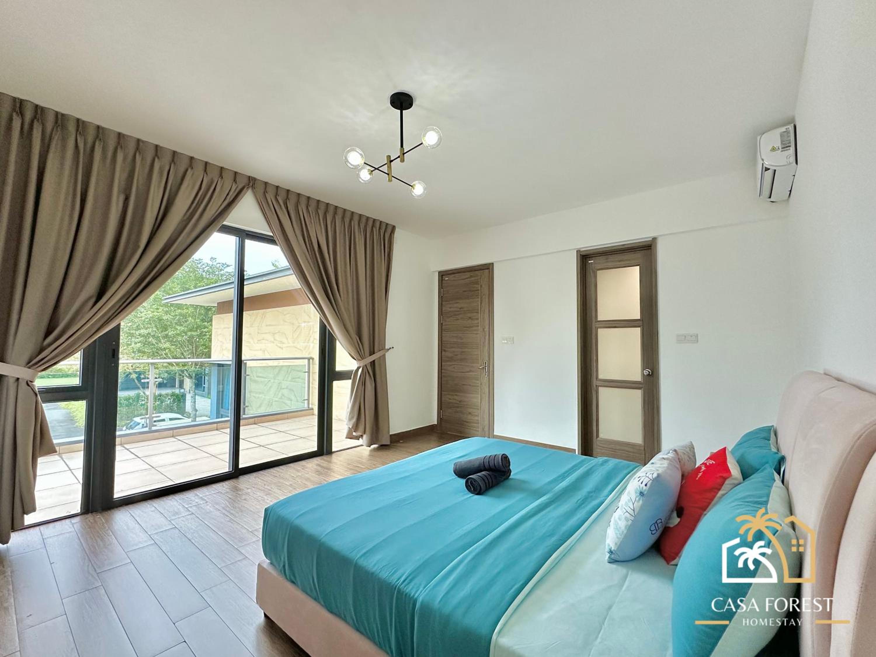 Casa Forest Modern Suites at Forest City JB