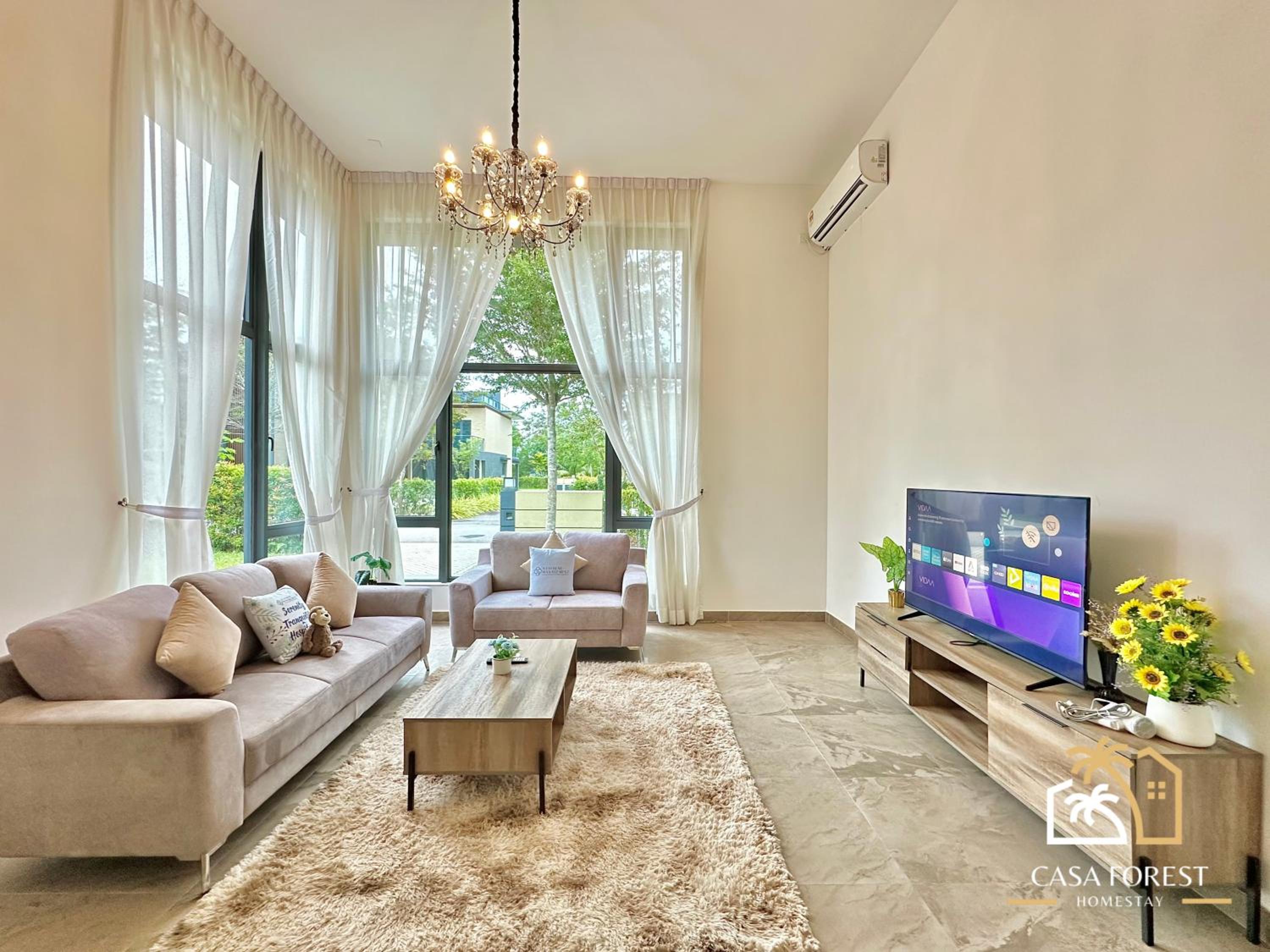 Casa Forest Modern Suites at Forest City JB