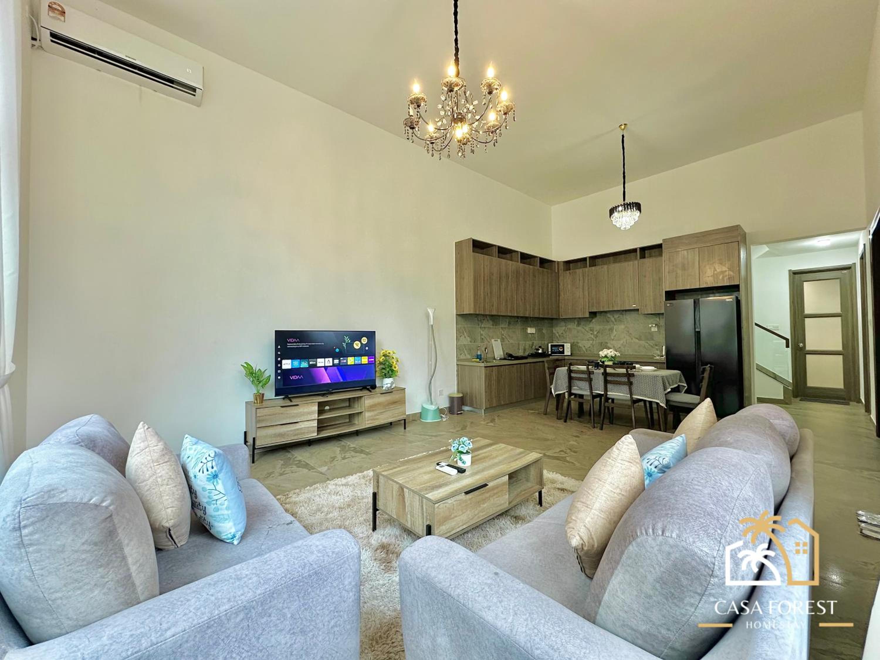 Casa Forest Modern Suites at Forest City JB