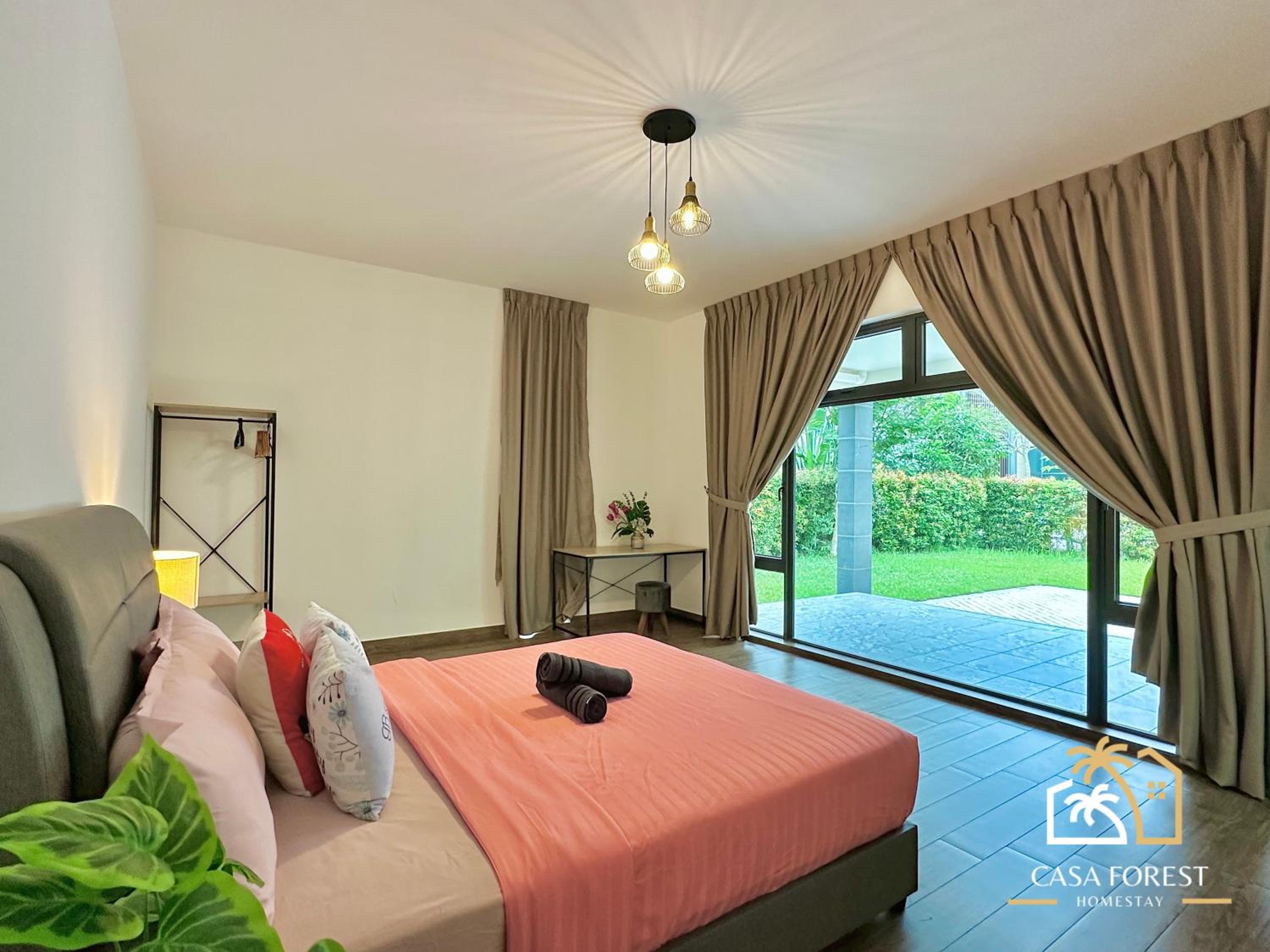 Casa Forest Modern Suites at Forest City JB