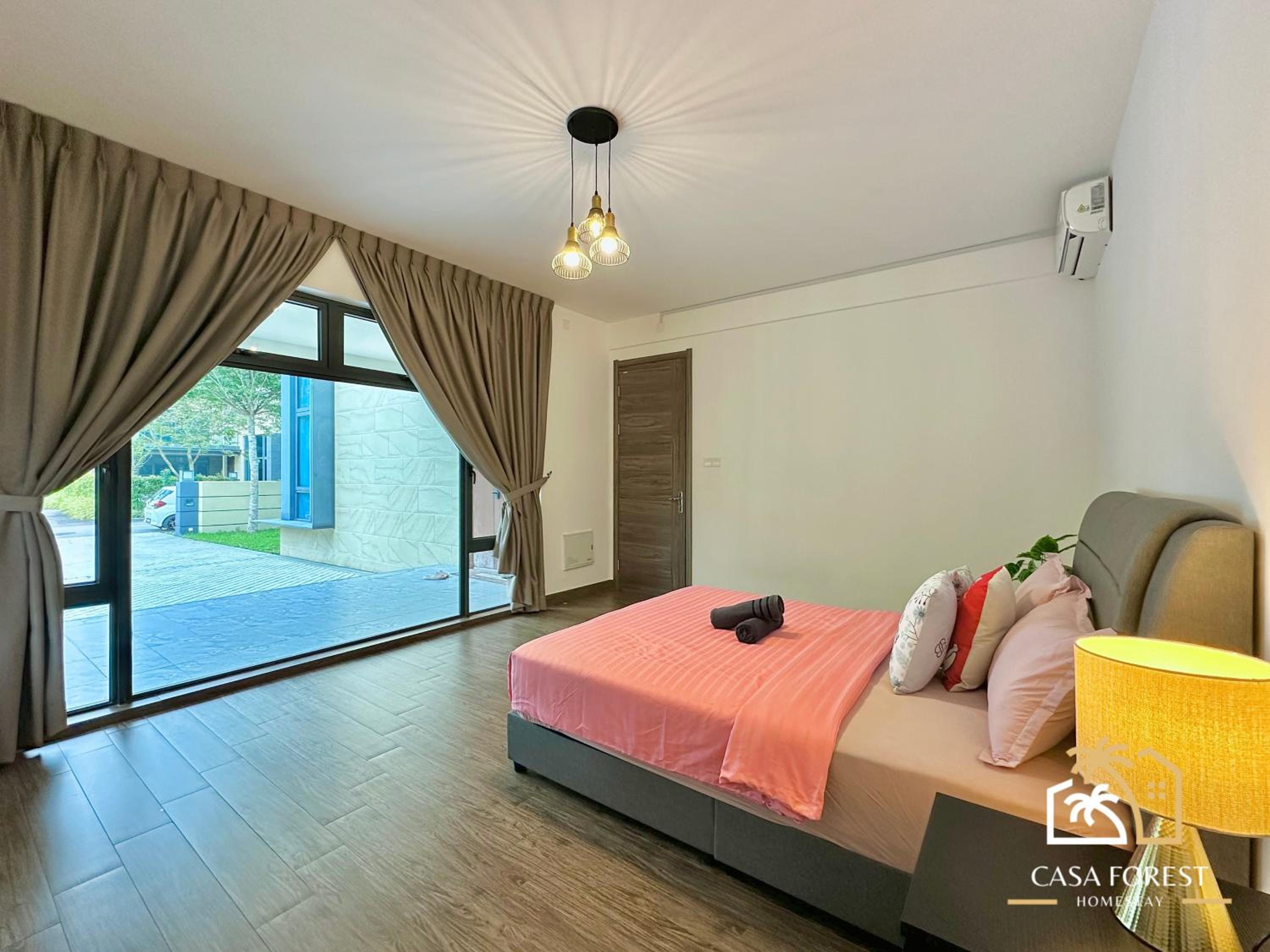 Casa Forest Modern Suites at Forest City JB