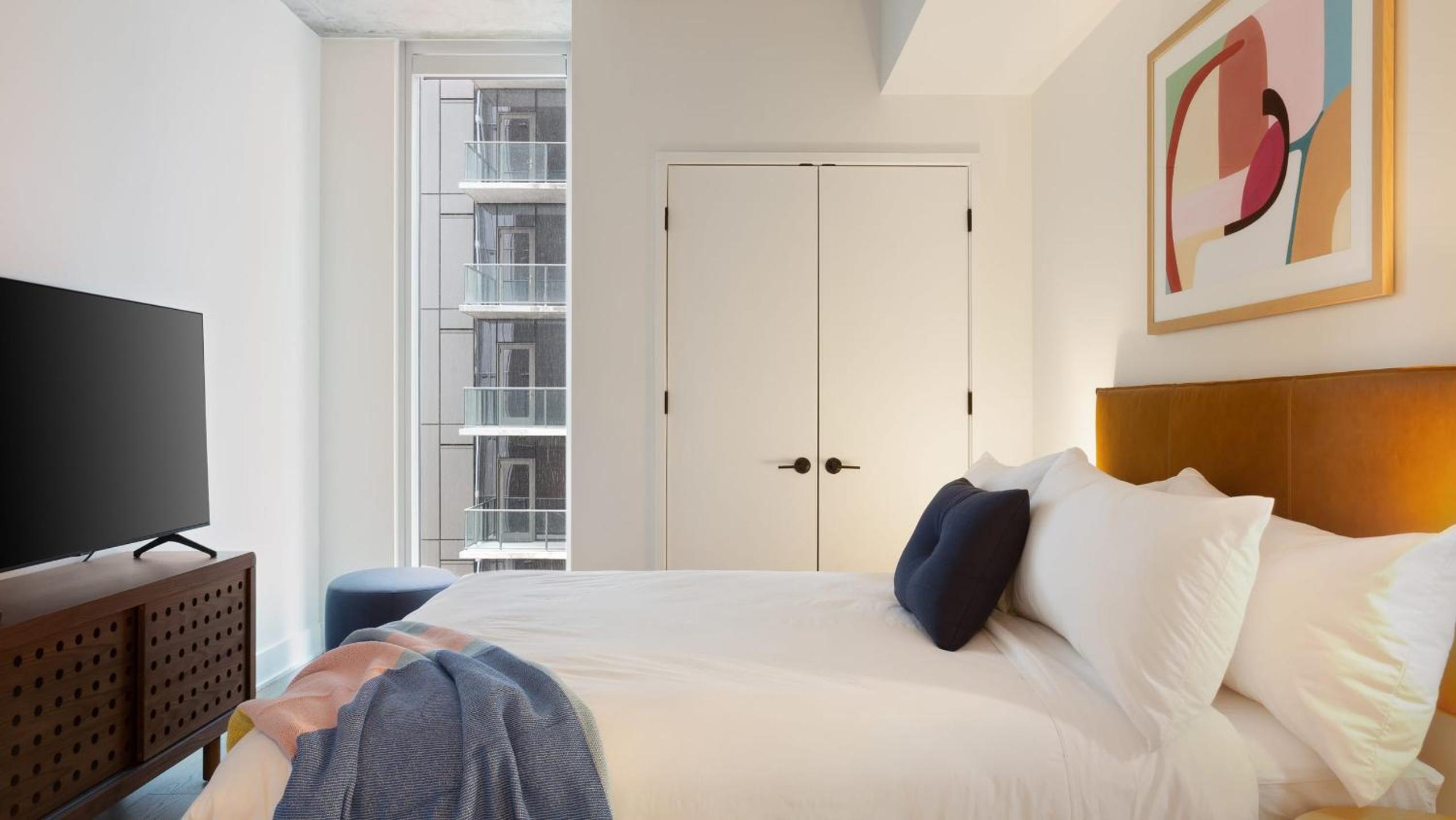 2 Luxury Condos 1 Block from Rainey St New High Rise w Rooftop Pool Gym