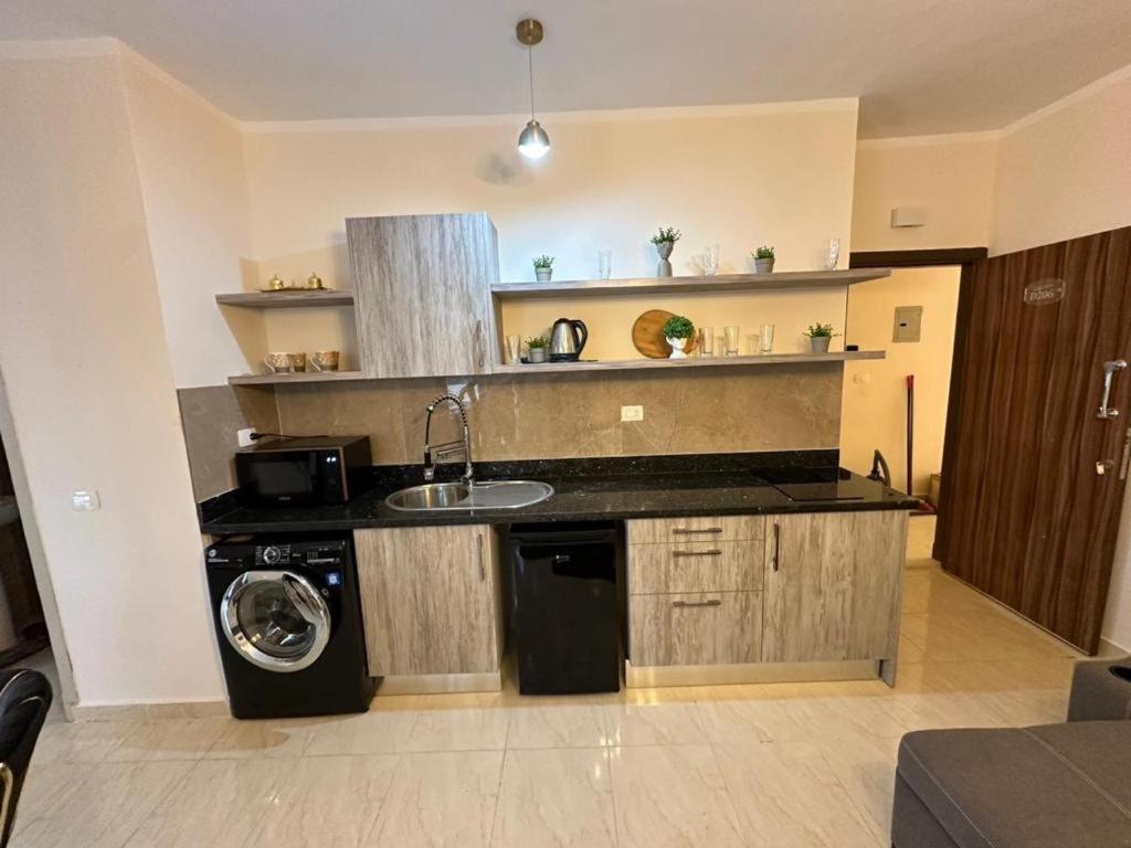 Resort Apt w 6 Pools Near Gouna