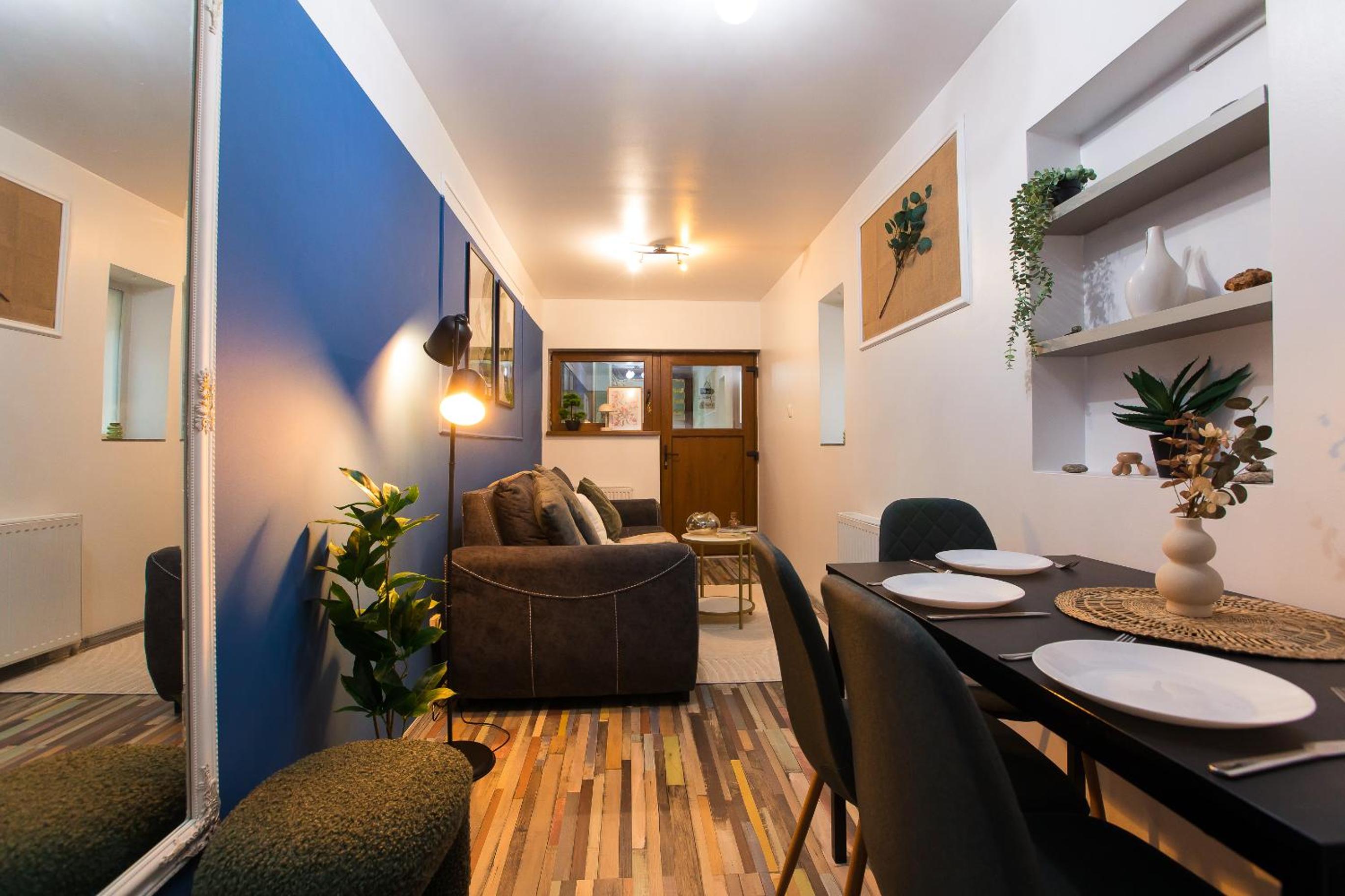 Central 2-Bedroom House with Shared Courtyard