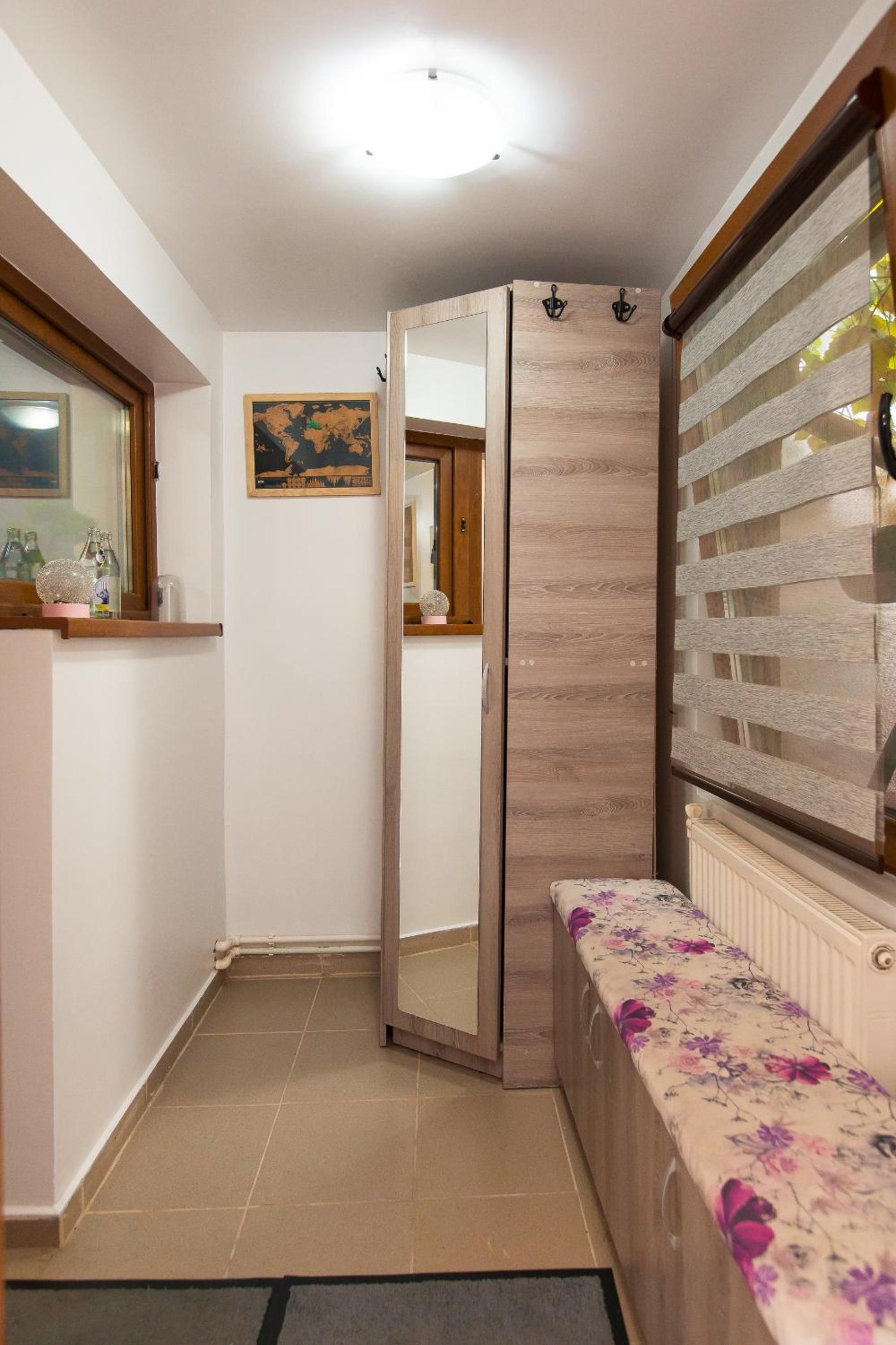 Central 2-Bedroom House with Shared Courtyard