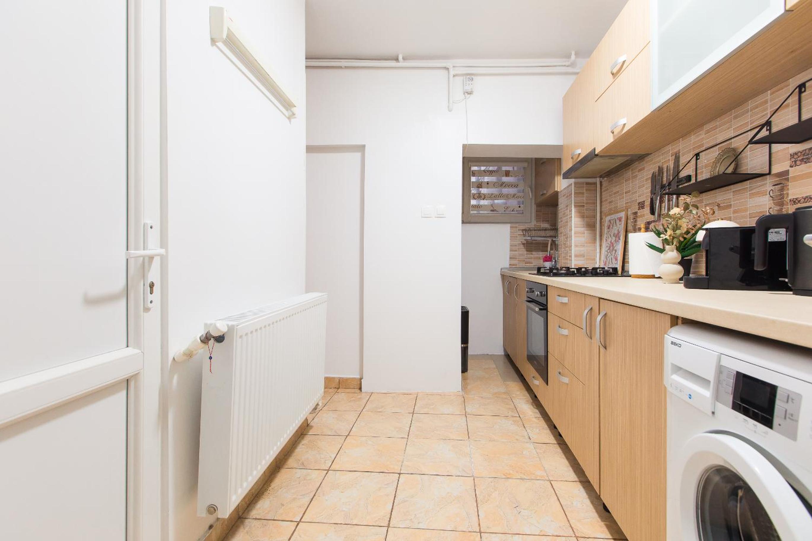 Central 2-Bedroom House with Shared Courtyard