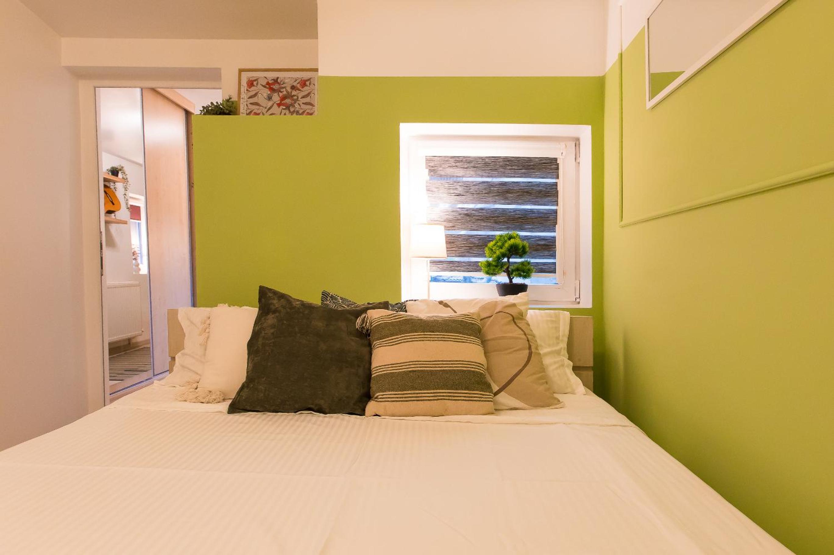 Central 2-Bedroom House with Shared Courtyard
