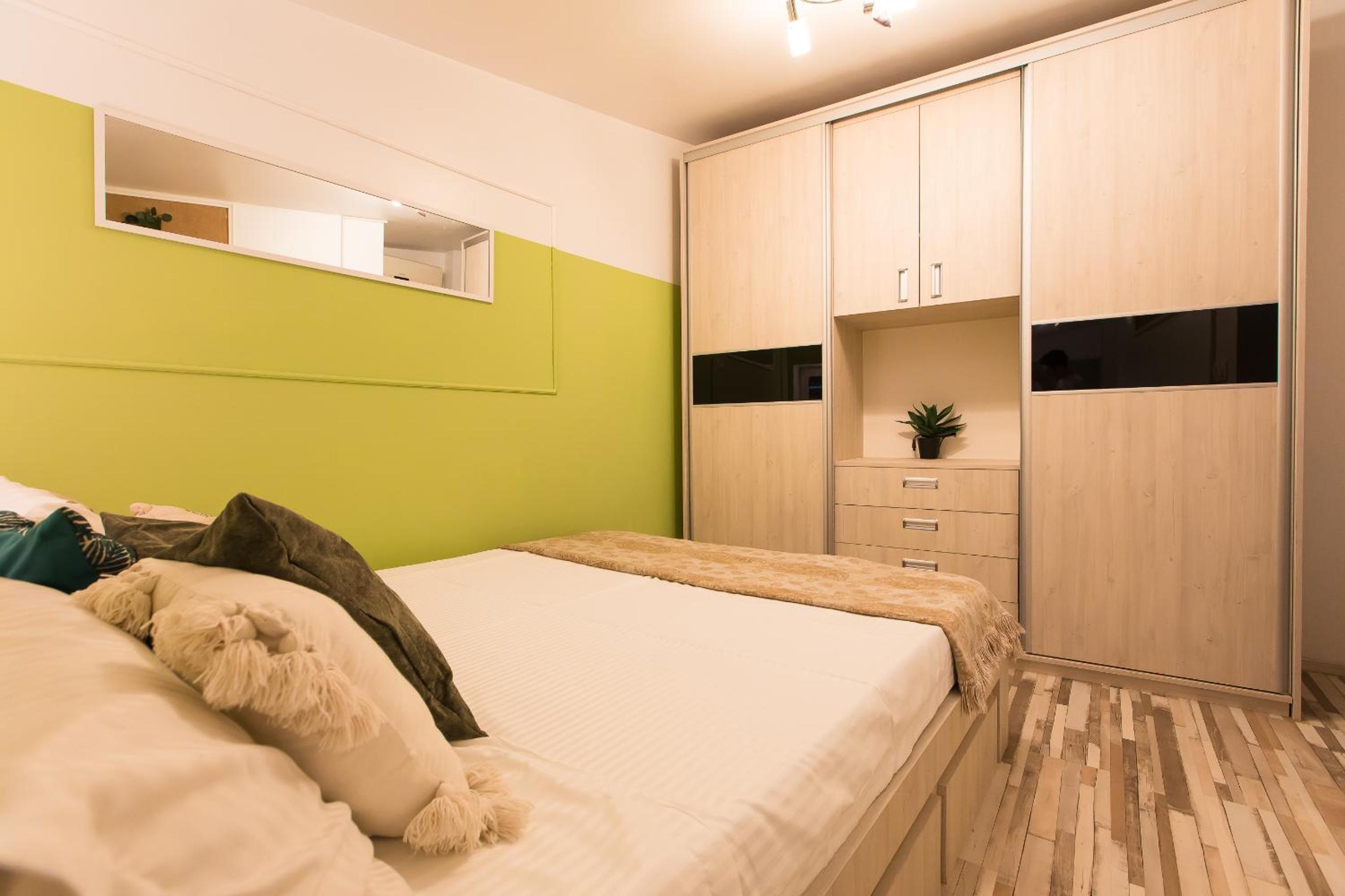 Central 2-Bedroom House with Shared Courtyard