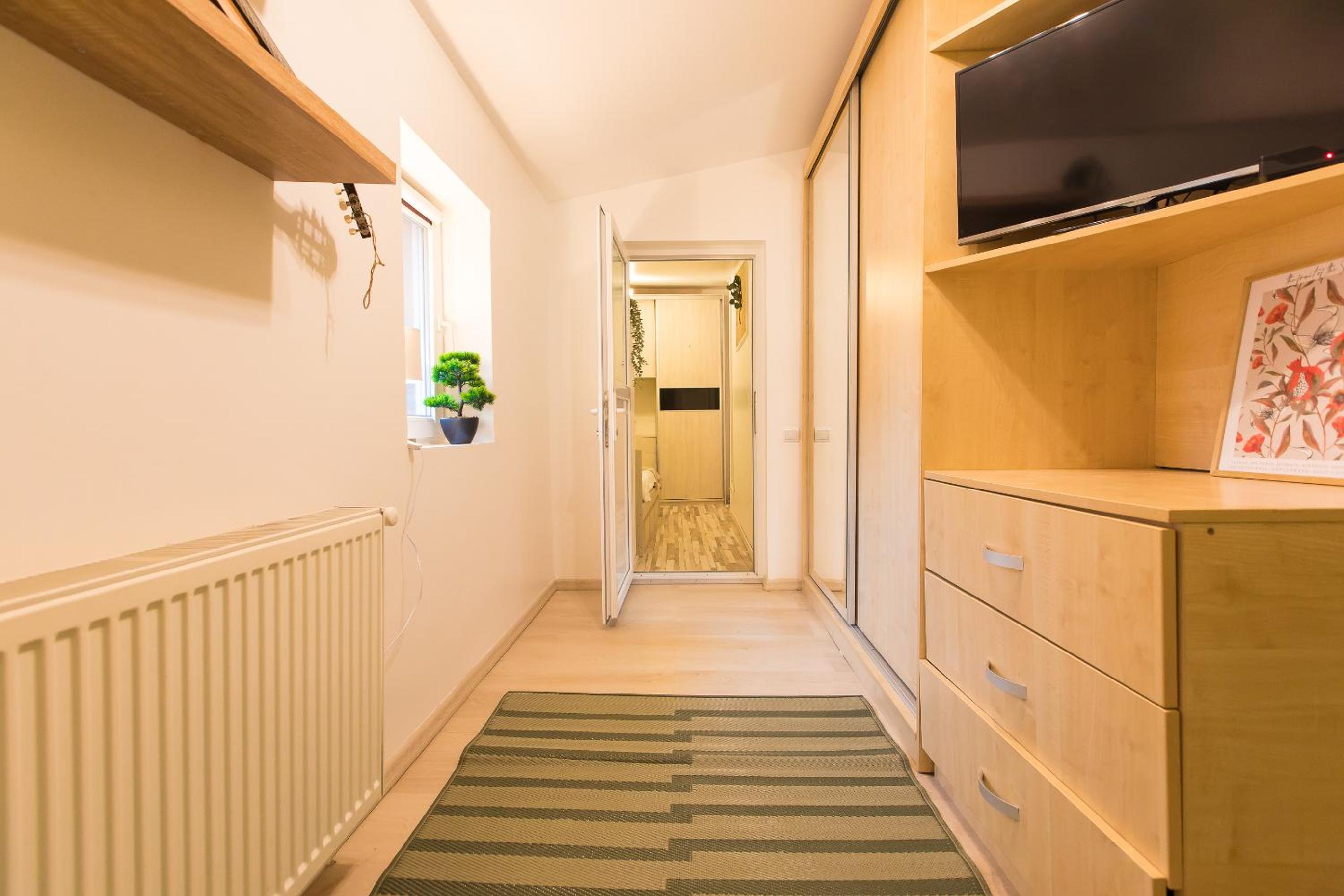 Central 2-Bedroom House with Shared Courtyard