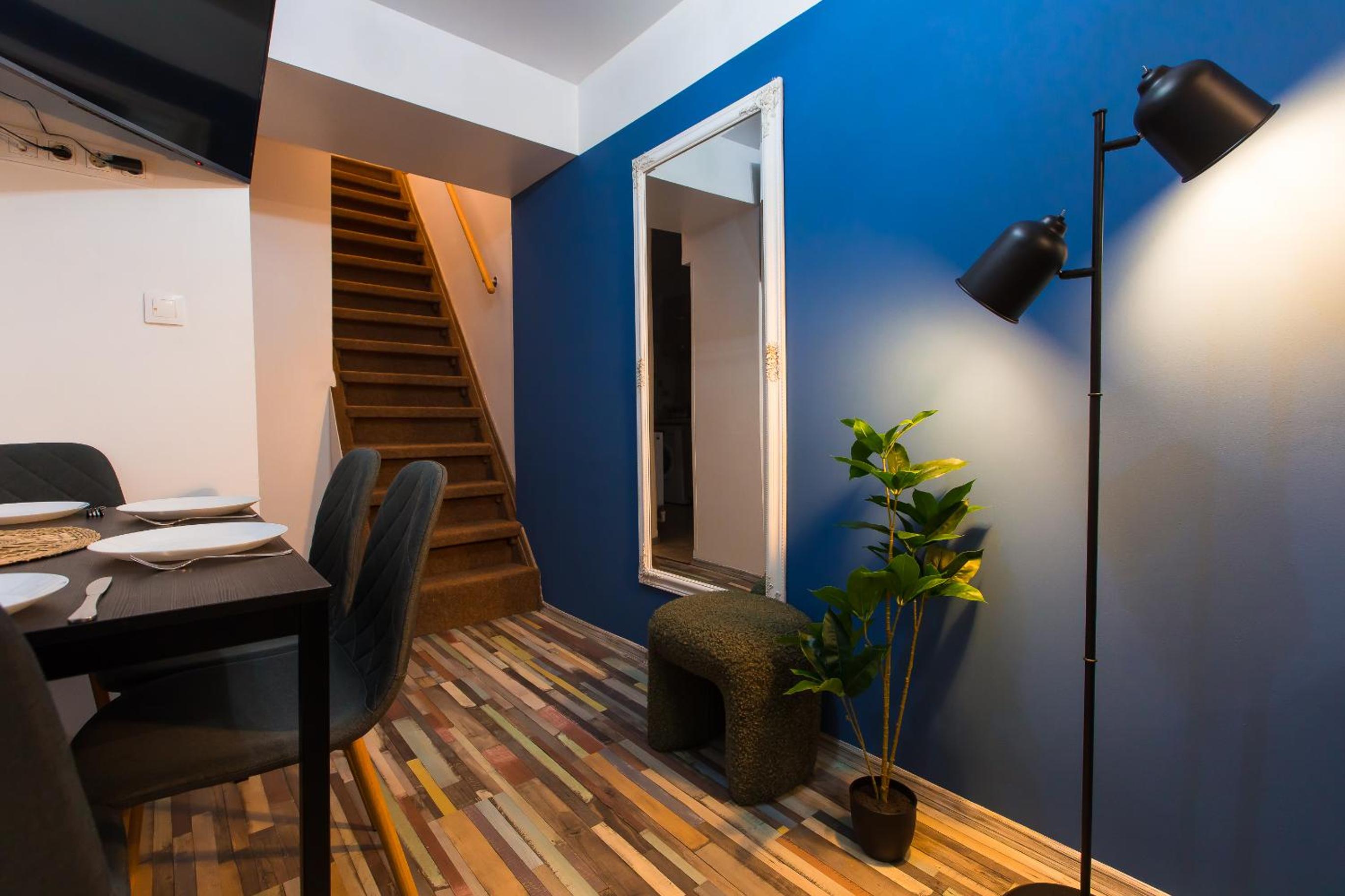 Central 2-Bedroom House with Shared Courtyard