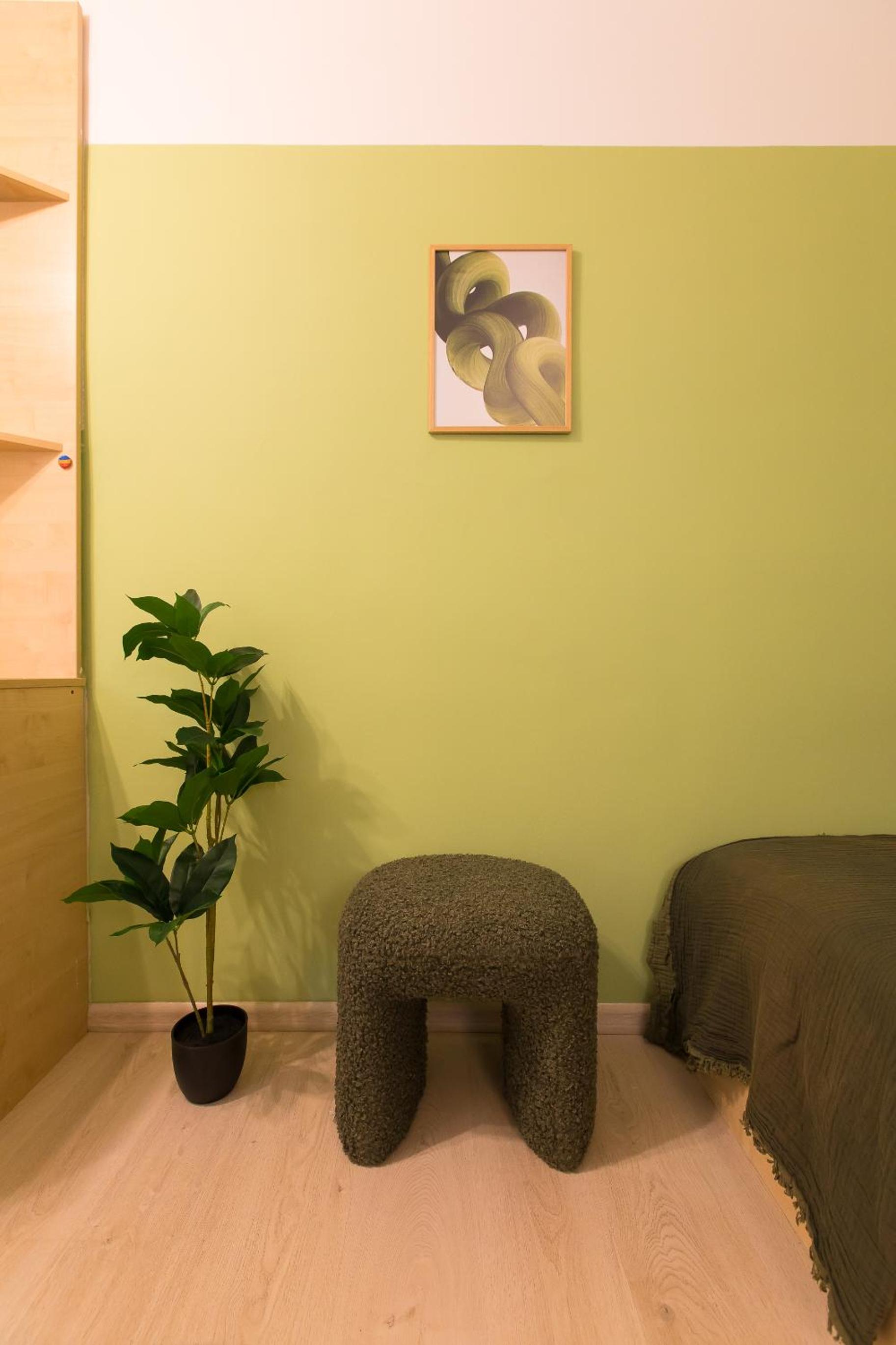 Central 2-Bedroom House with Shared Courtyard
