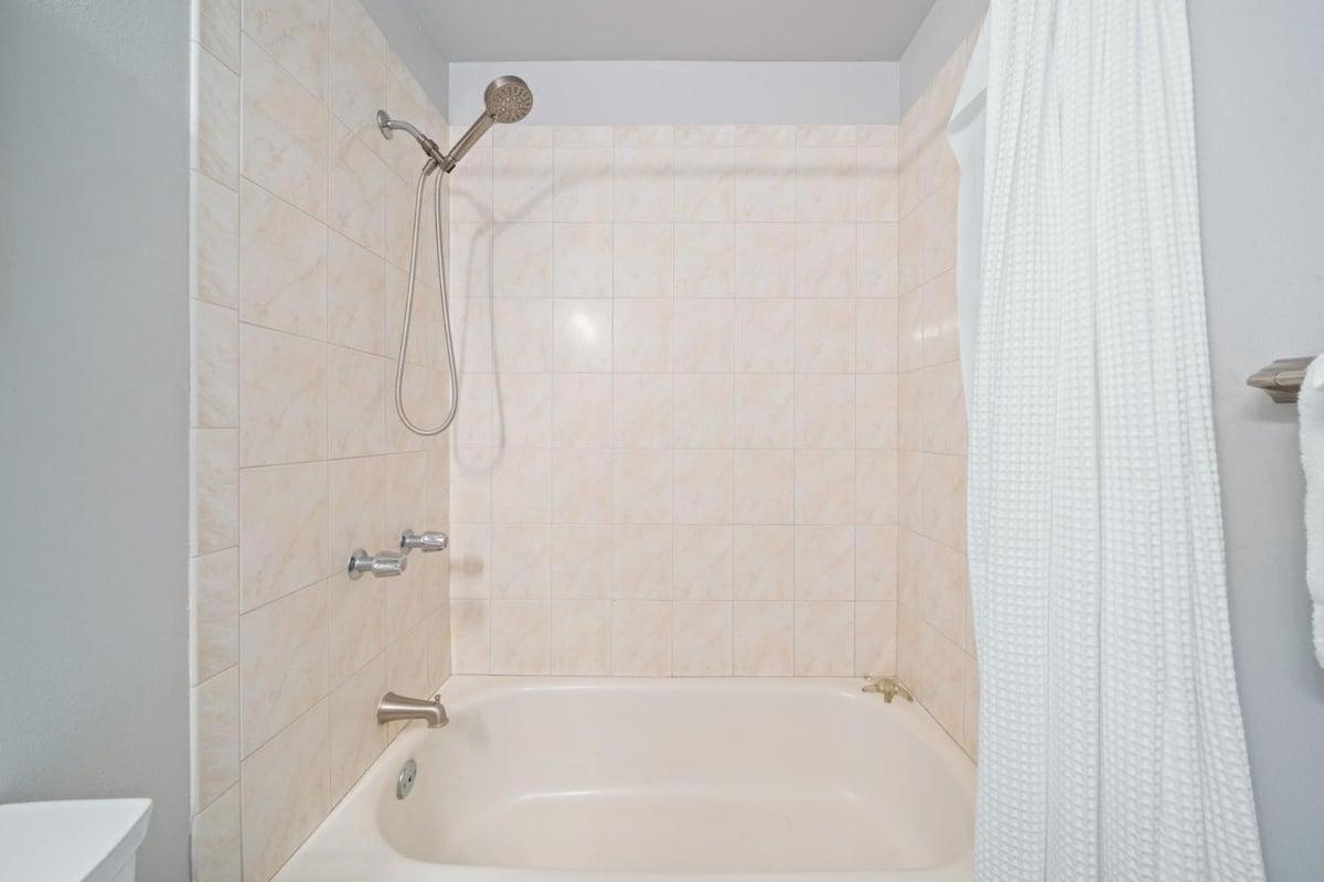 Waiohuli Beach Hale C212 · 2BD Kihei Condo Easy Beach Access