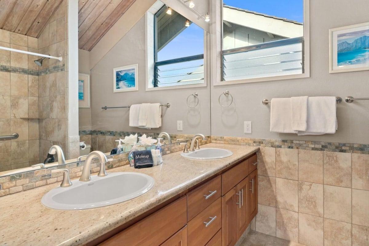 Kahana Village 9 · KHV 9 2BR Oceanfront Condo w Panoramic Maui