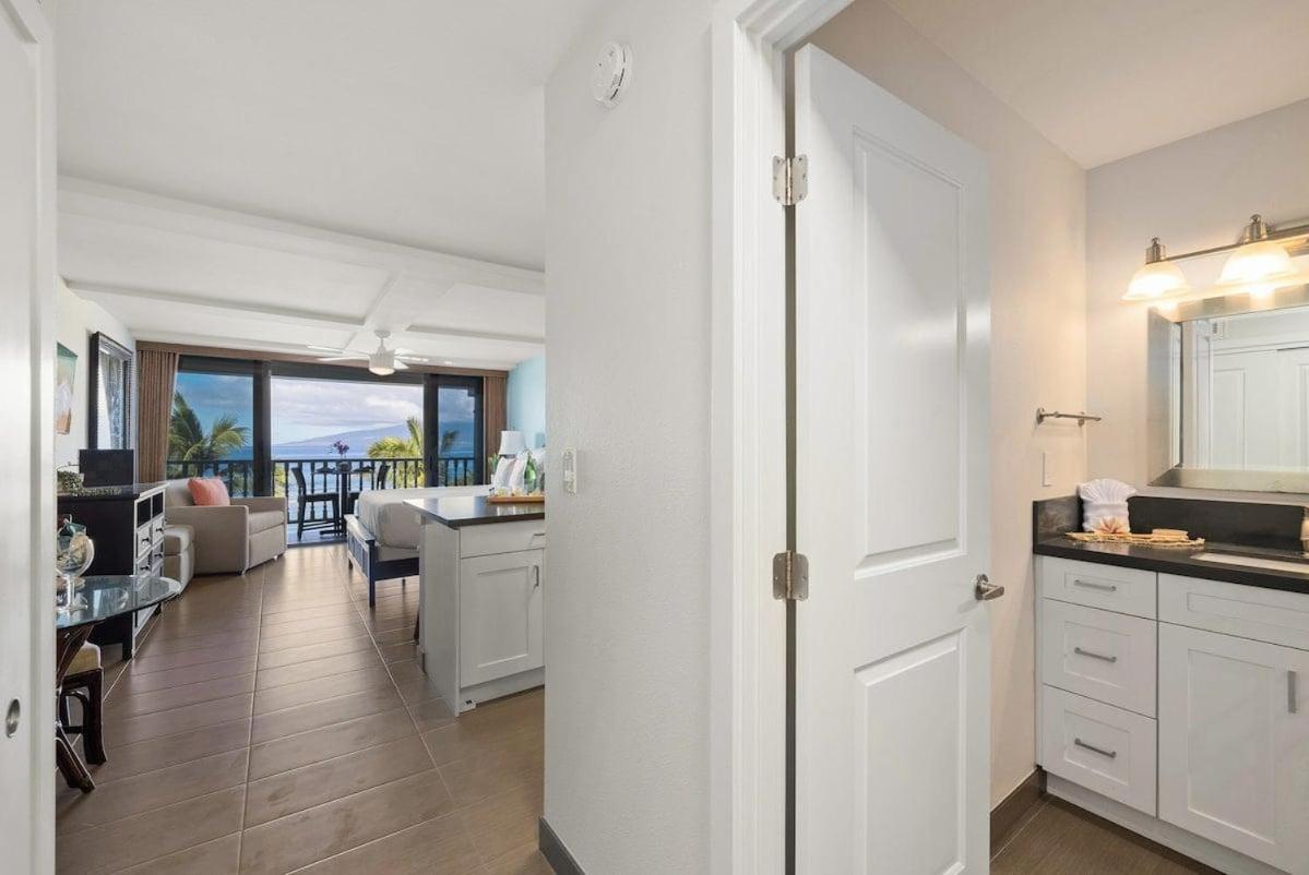 Lahaina Shores 523 · LS 523 Direct Beachfront Studio with Stunni