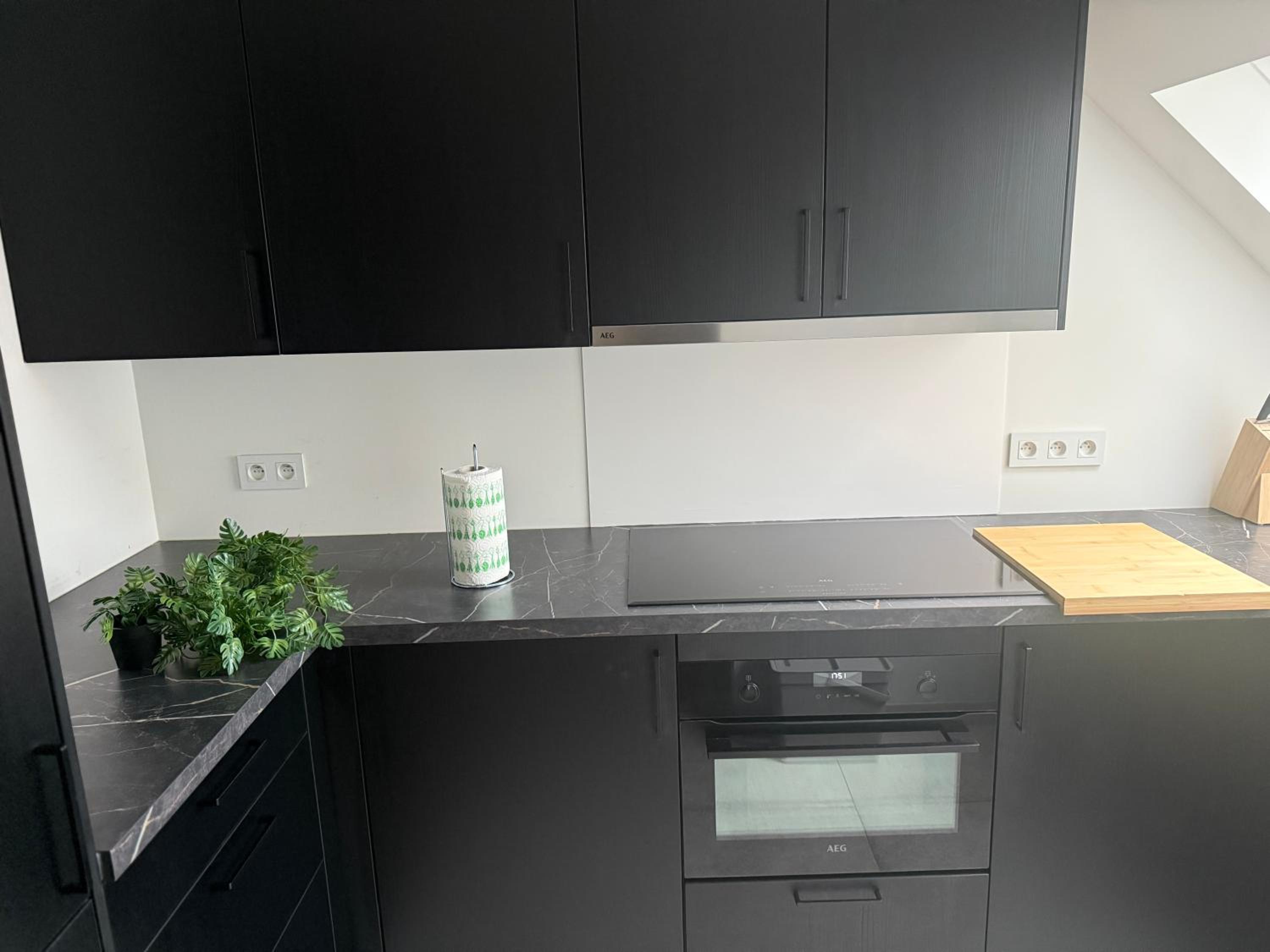 The Central Experience - 2 BR, Bright, Spacious & Central