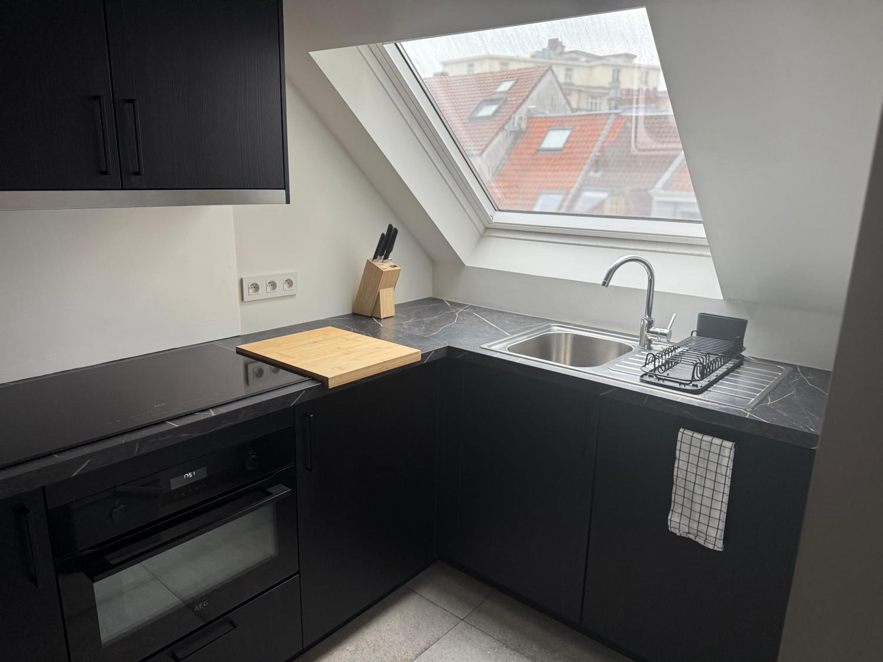 The Central Experience - 2 BR, Bright, Spacious & Central