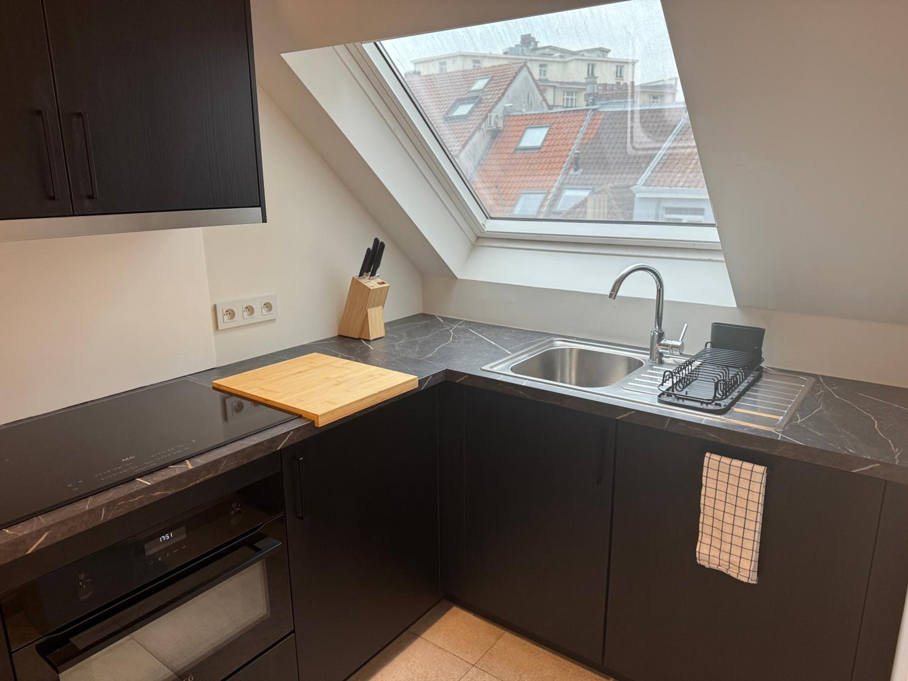 The Central Experience - 2 BR, Bright, Spacious & Central