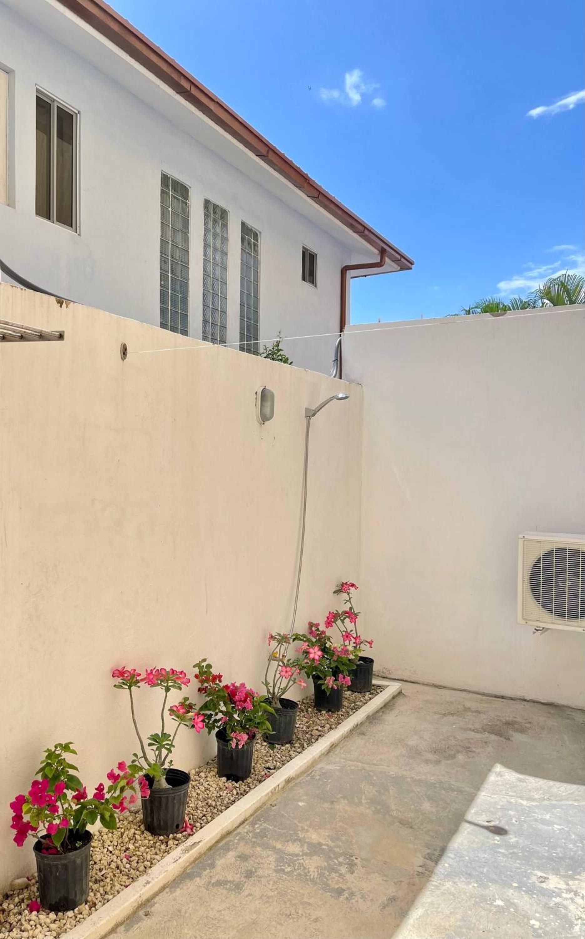 Apartment 5 Mins Walk To The Beach