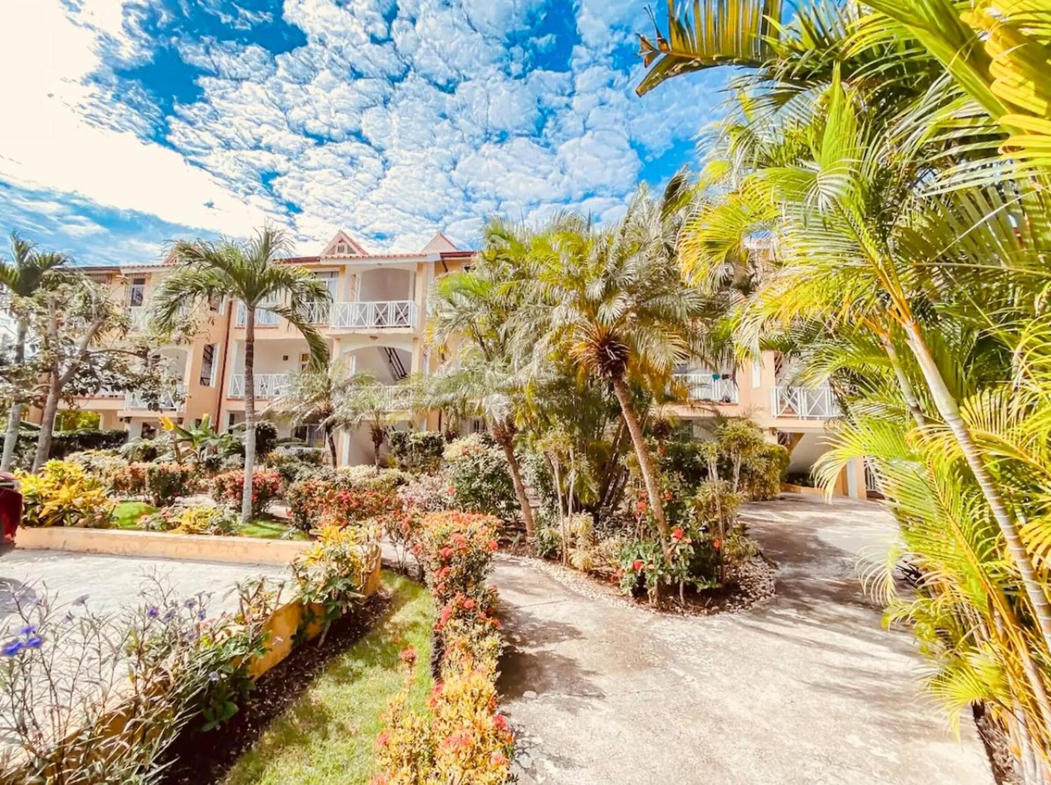 Apartment 5 Mins Walk To The Beach